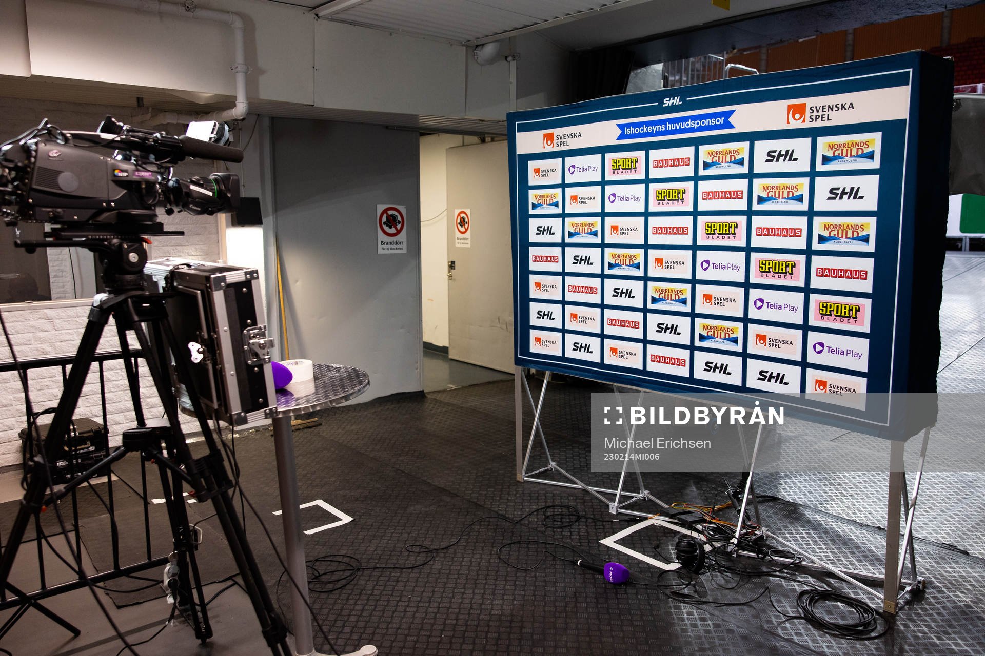 Partnerväggen i mixed zone innan ishockeymatchen i SHL