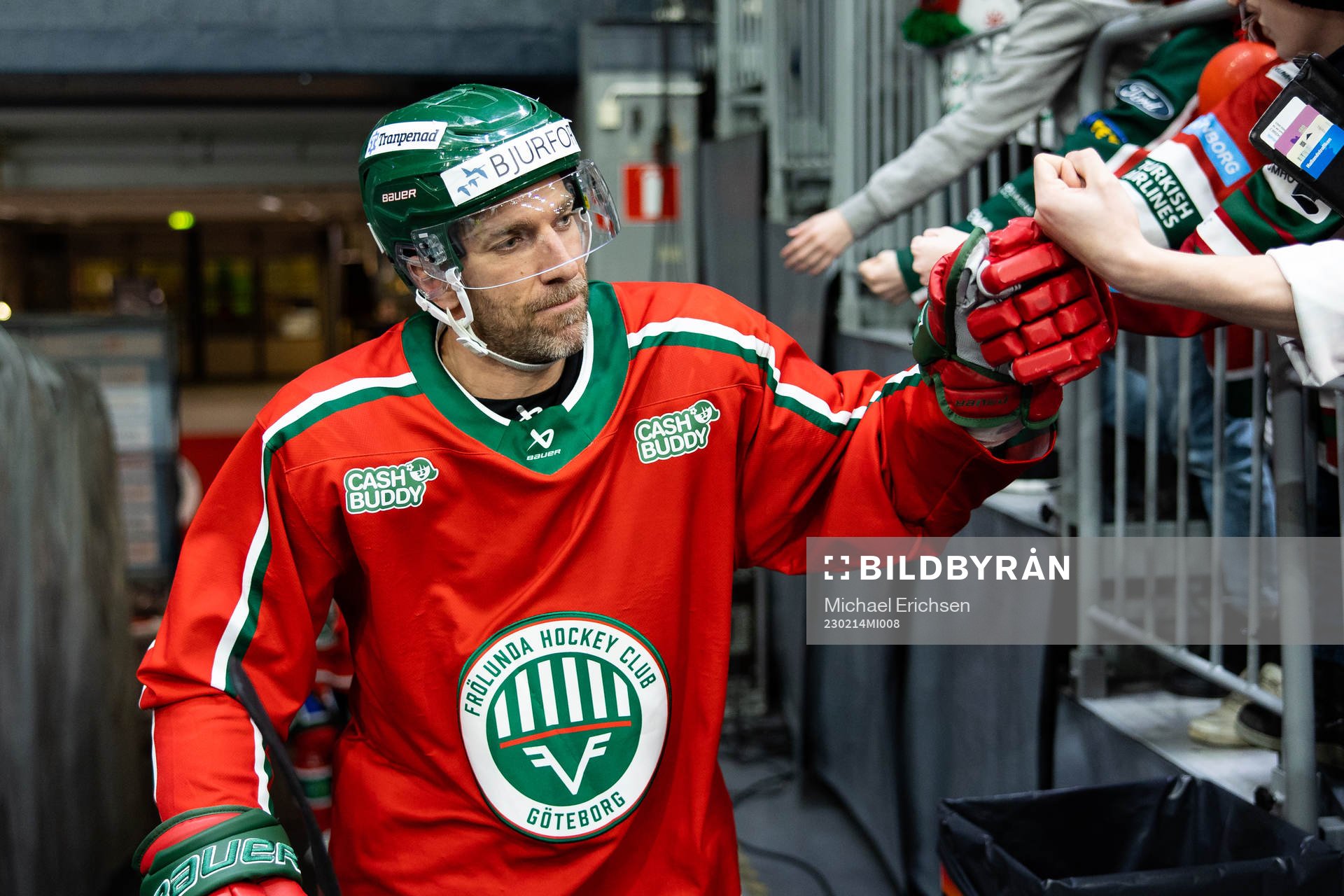 Frölundas Joel Lundqvist innan ishockeymatchen i SHL