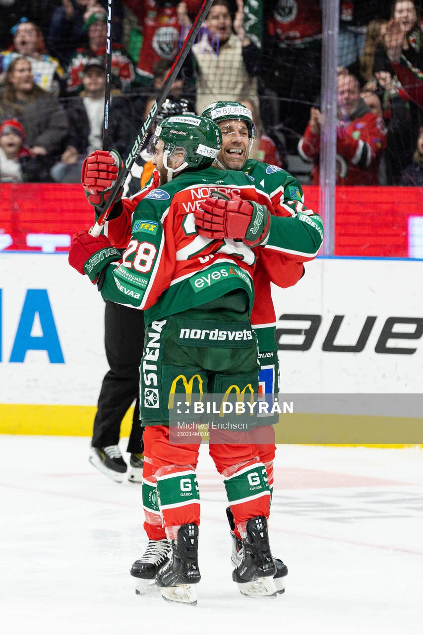 Frölundas Anthony Greco och Joel Lundqvist jublar