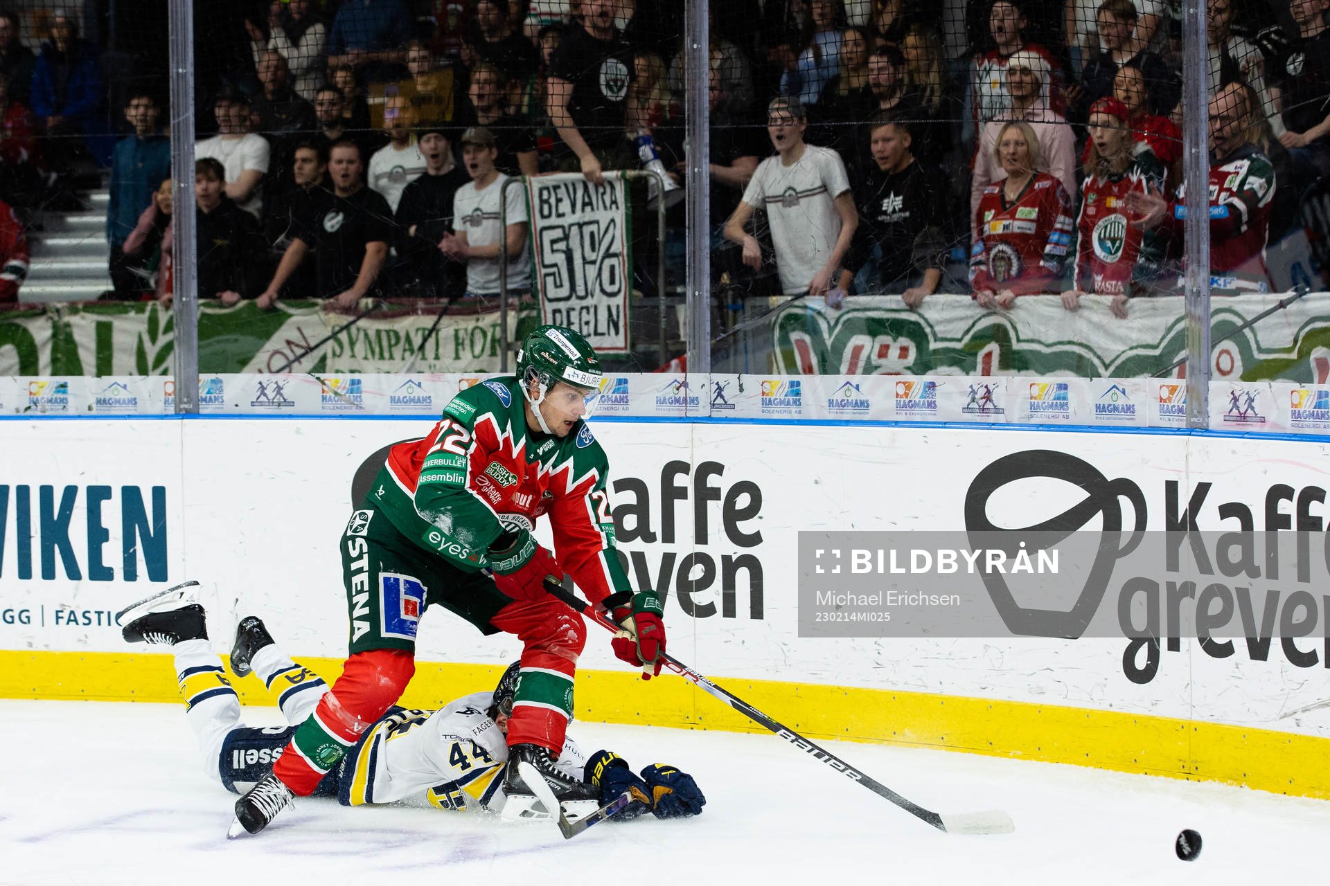HV71s Emil Andrae och Frölundas Linus Nässen