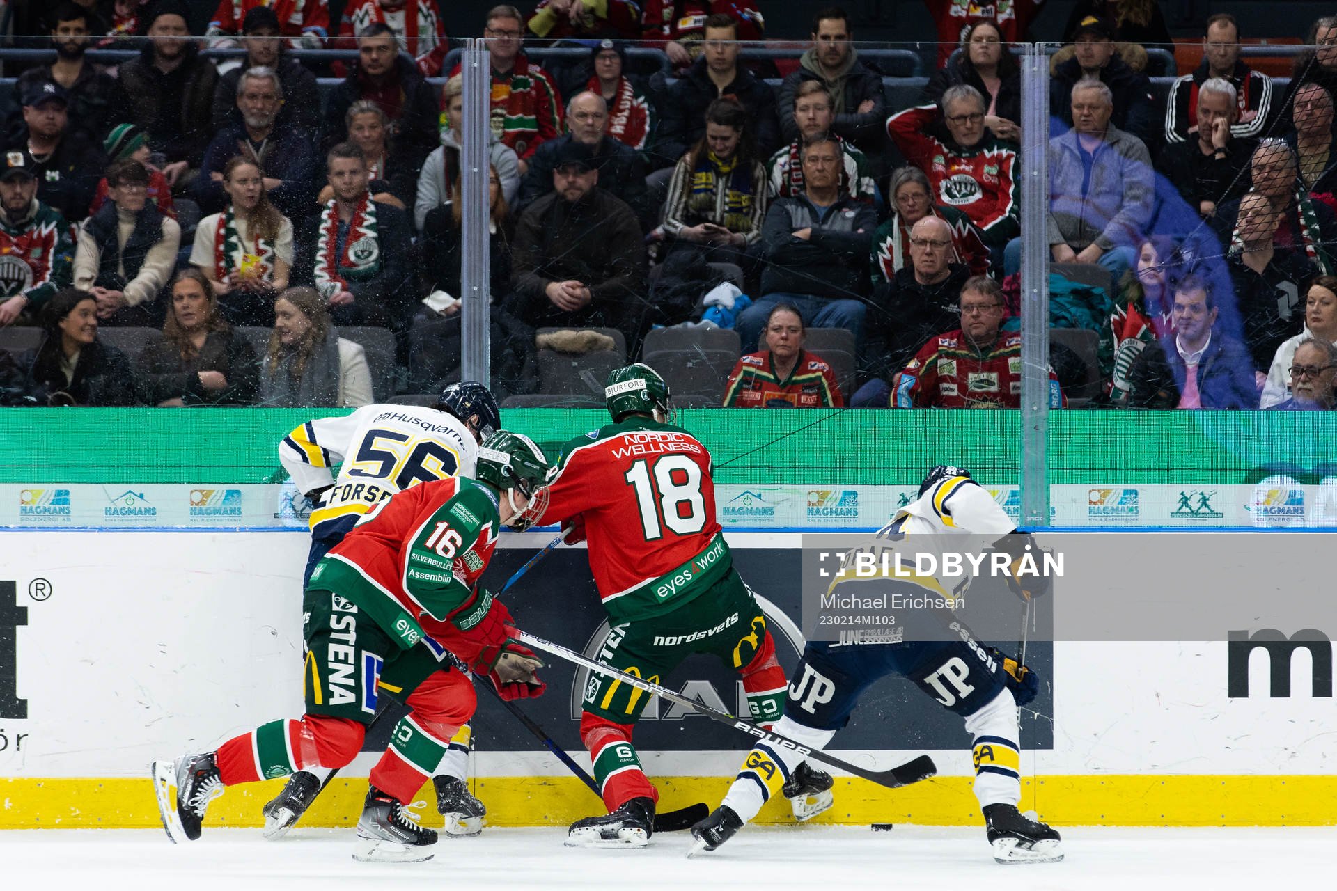 Frölundas Otto Stenberg och David Edstrom mot HV71s