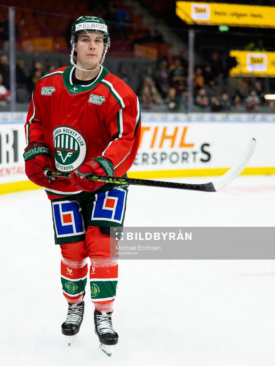 Frölundas Jere Innala innan ishockeymatchen i SHL mellan