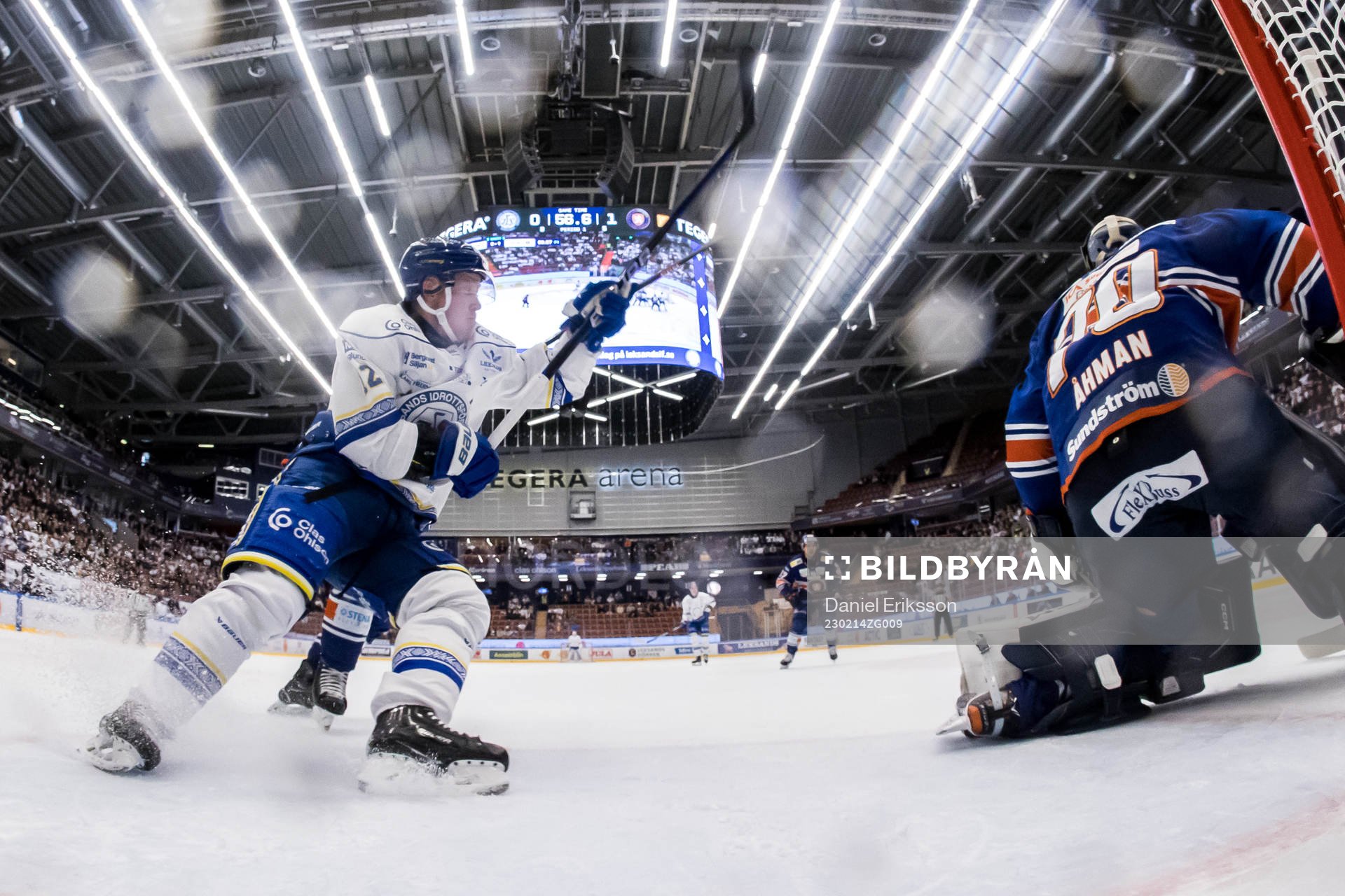 Leksands Kalle Östman och Växjös målvakt Adam Åhman