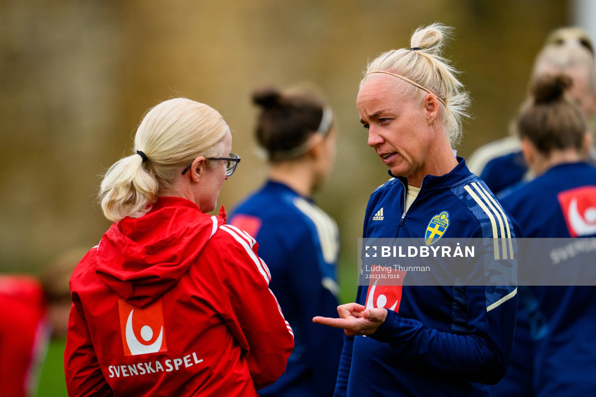 Assistant coach Victoria Sandell and Caroline Seger of the