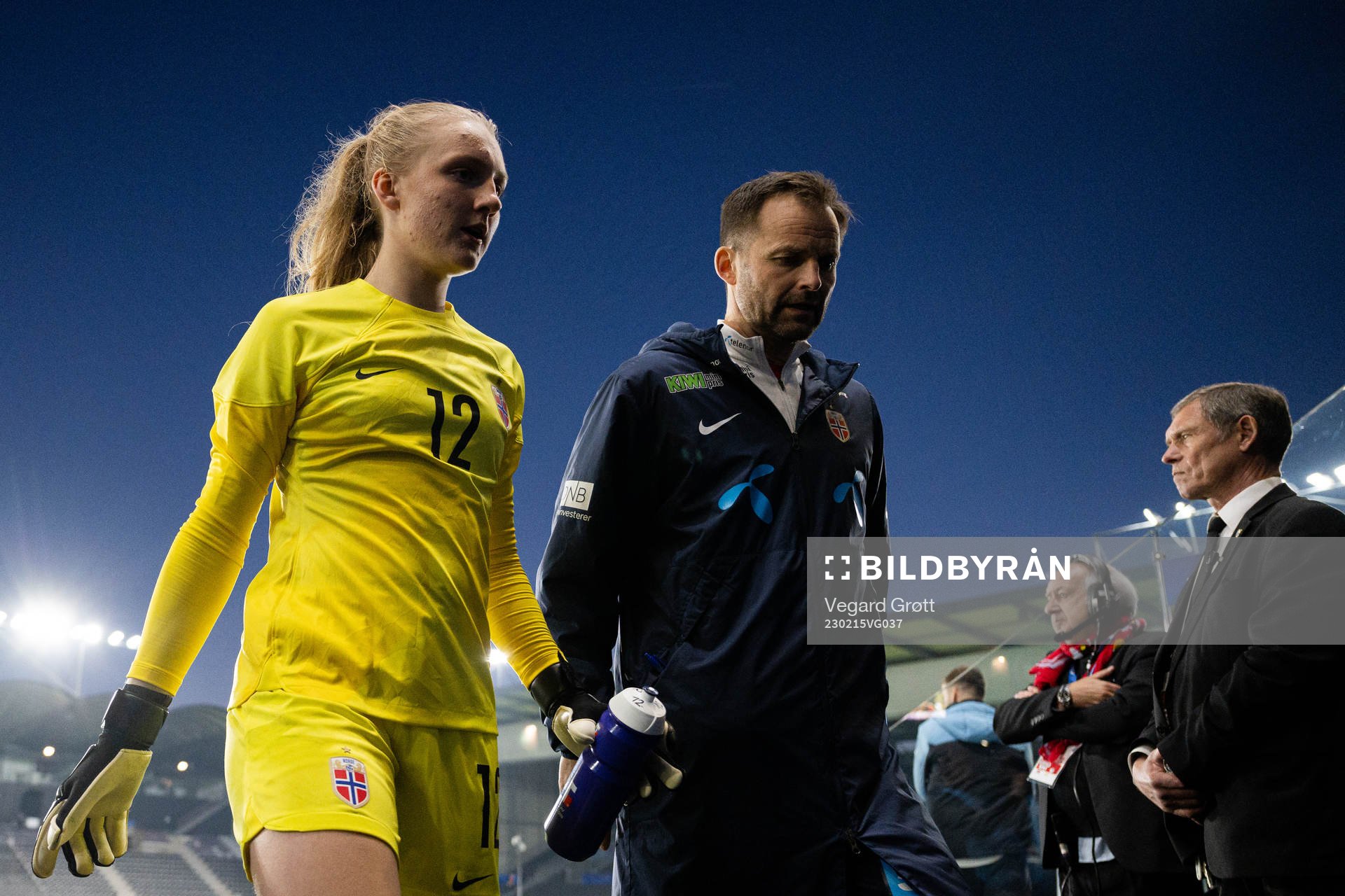 Goalkeeper Sunniva Skoglund and goalkeeper coach Jon