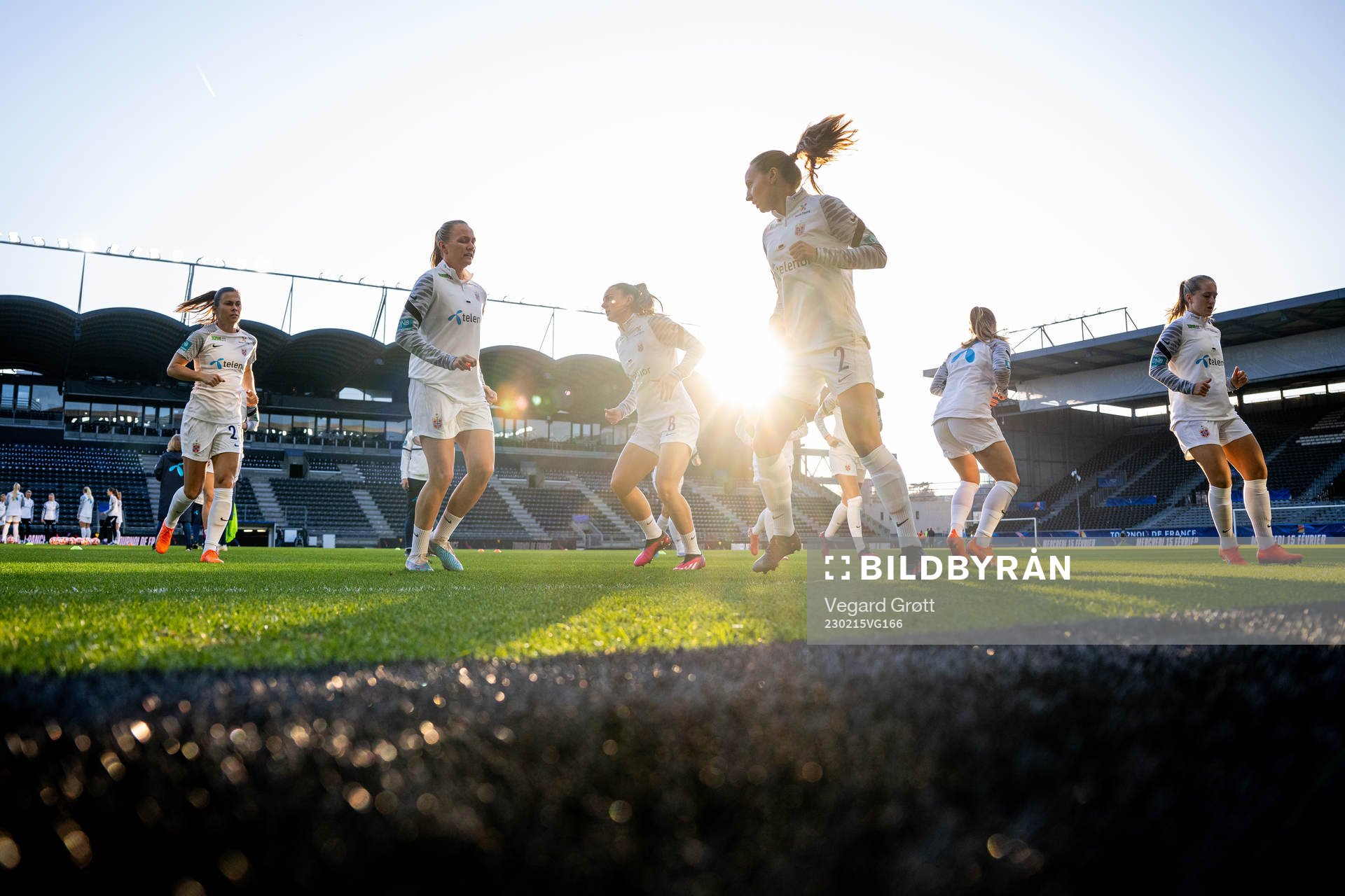 Frida Maanum, Marit Bratberg Lund and players of Norway warm up ahead of the international friendly football match between Uruguay and Norway on February 15, 2023 in Angers.