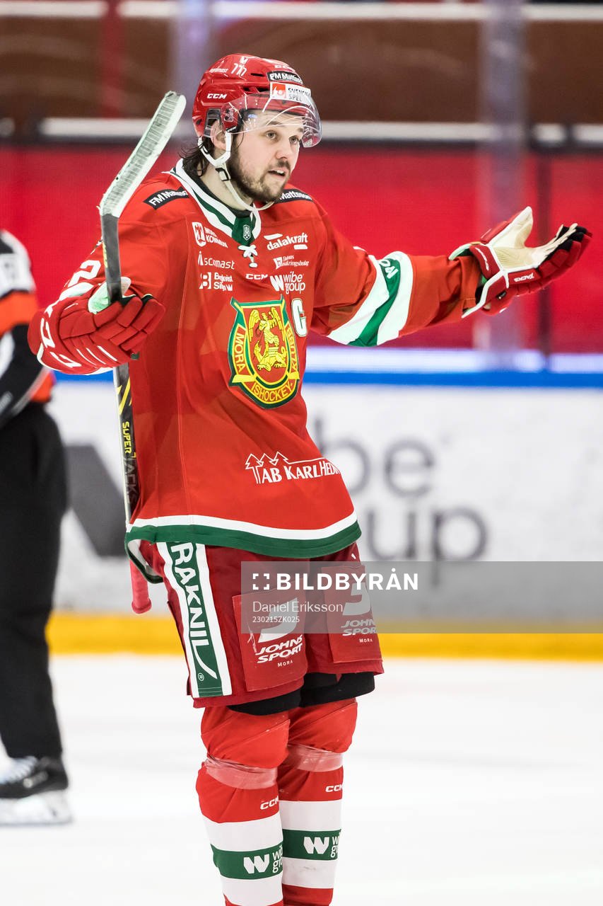 Moras Måns Carlsson jublar