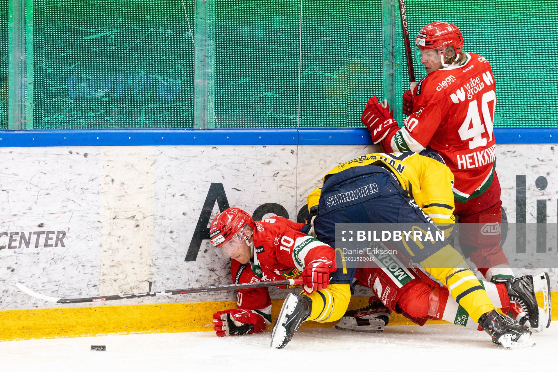 Moras Nicklas Heinerö och Anton Heikkinen i en kamp mot