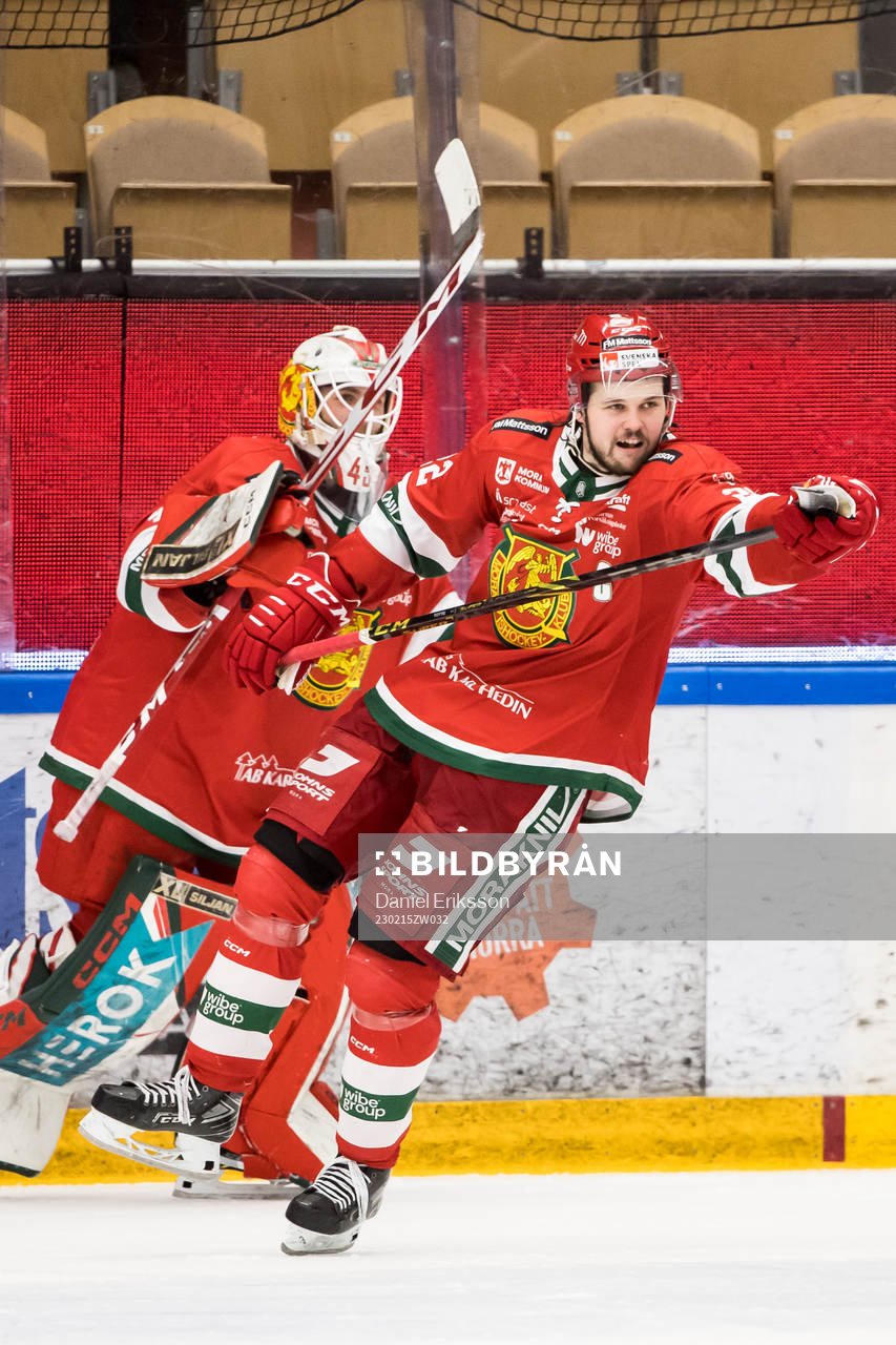 Moras Måns Carlsson jublar