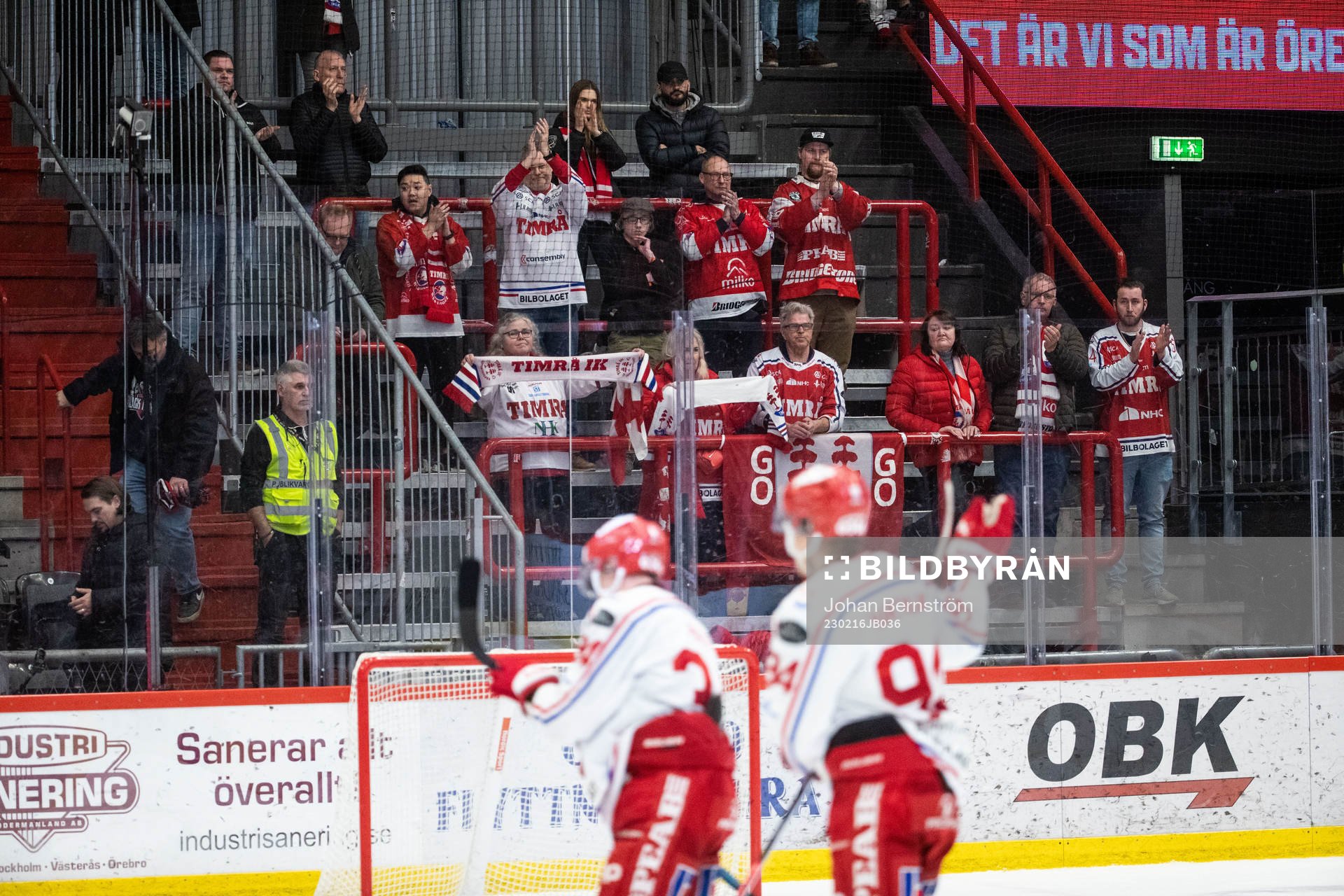 Timrås spelare tackar supportrarna