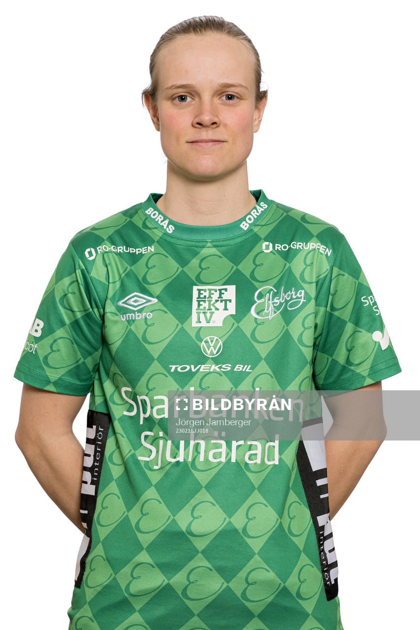 Rebecka Wikander under en porträttfotografering med Elfsborg den 16 februari 2023 i Borås. 