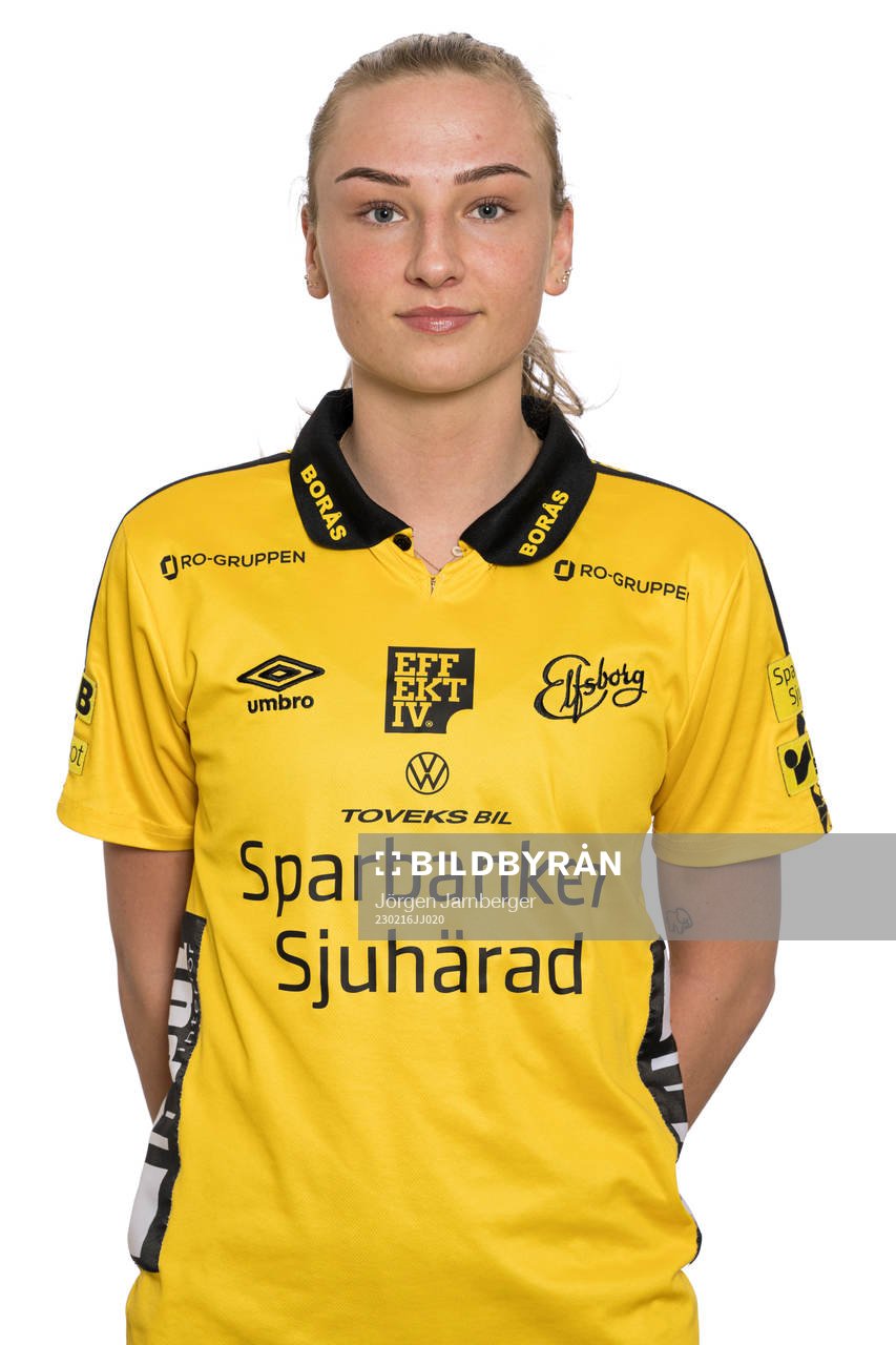 Stina Jensen under en porträttfotografering med Elfsborg den 16 februari 2023 i Borås. 