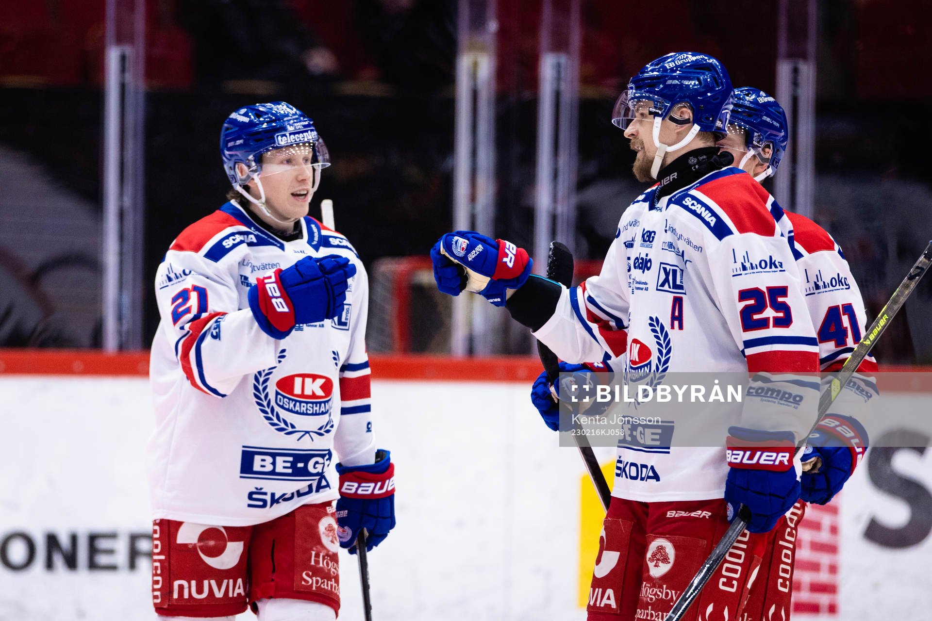 Oskarshamns Myles Powell jublar med Johannes Salmonsson