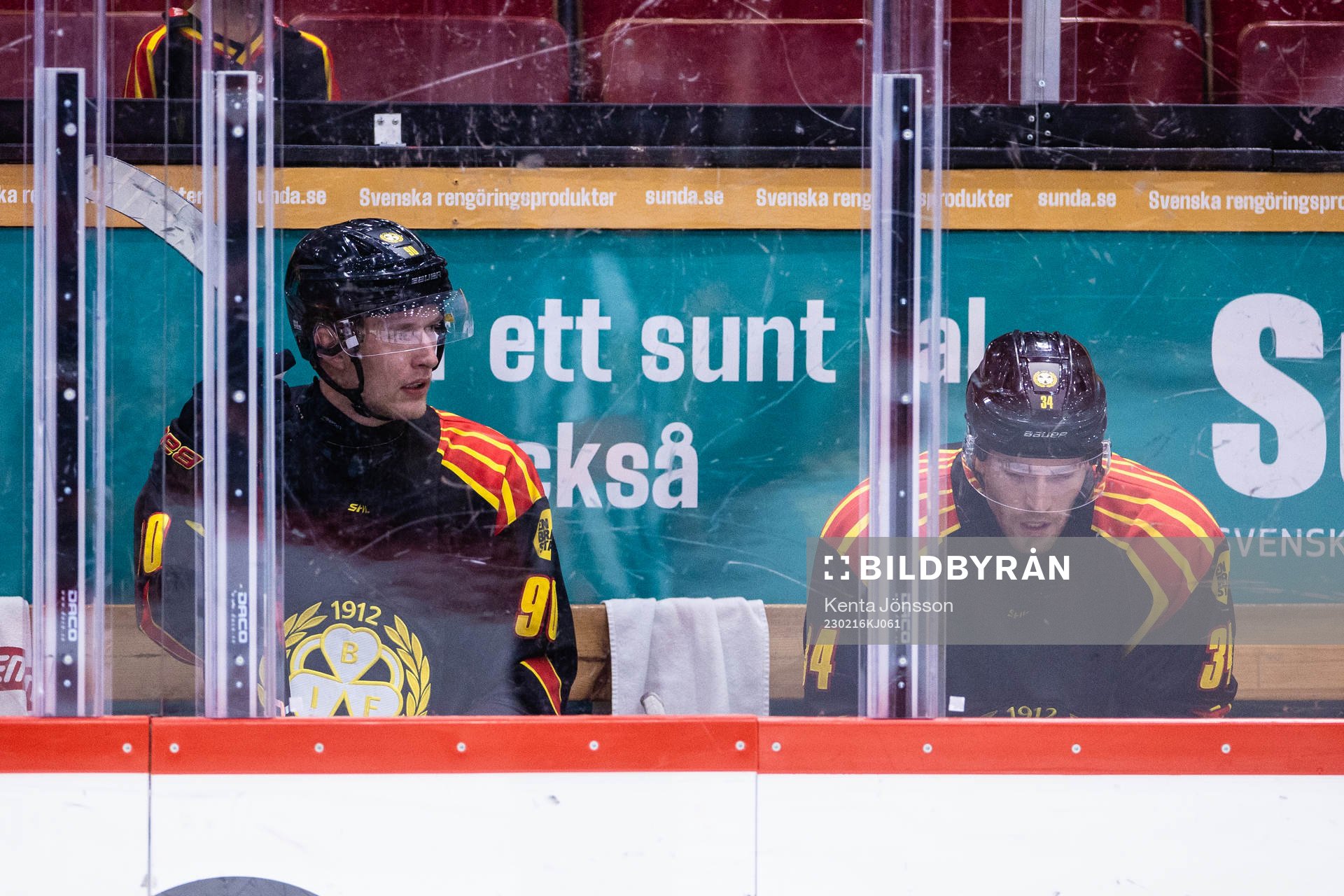 Brynäs David Sklenicka och Oscar Eklind sitter utvisade