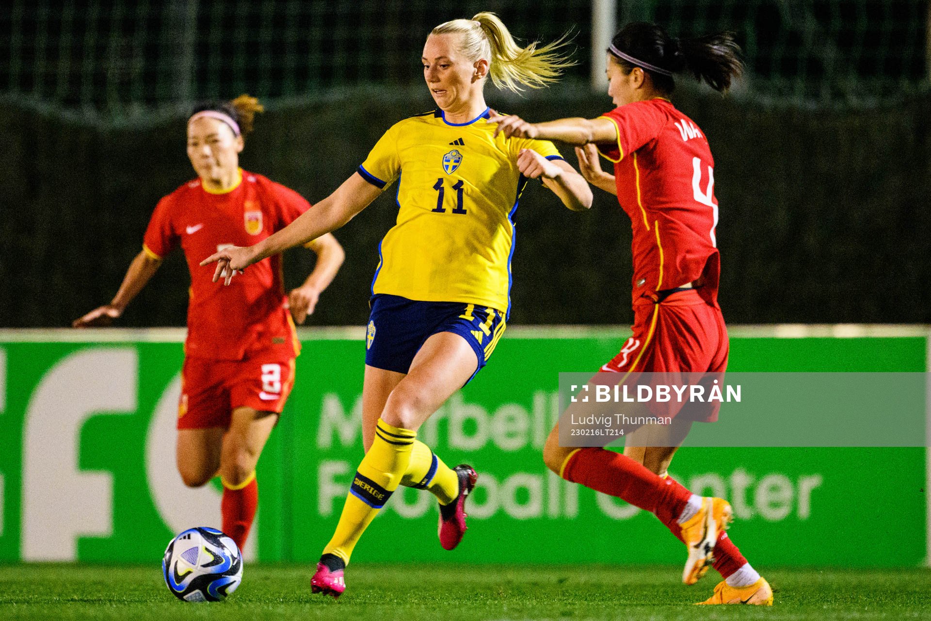 Stina Blackstenius of Sweden and Wang Linlin of China