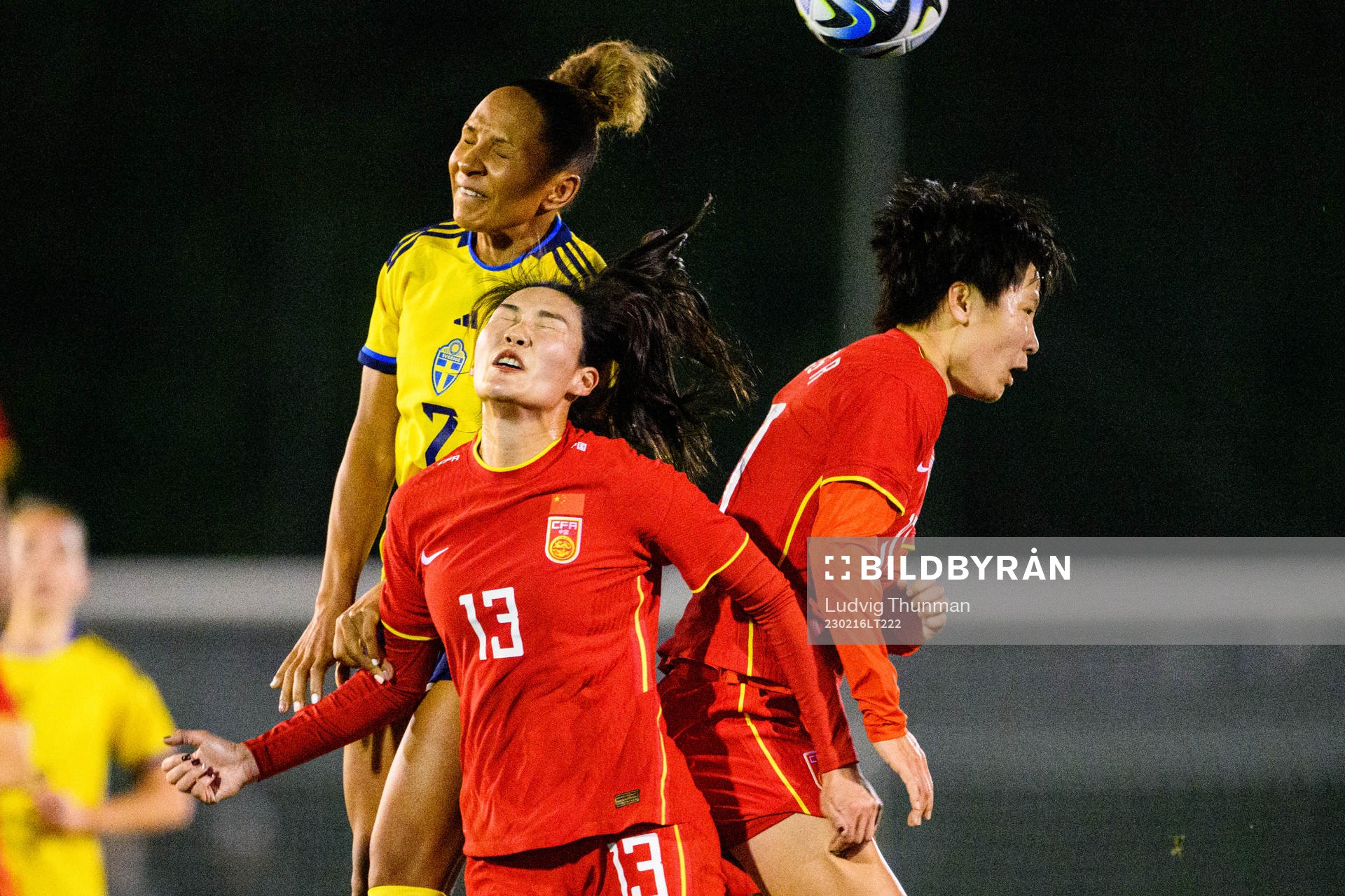 Madelen Janogy of Sweden and Yang Lina of China