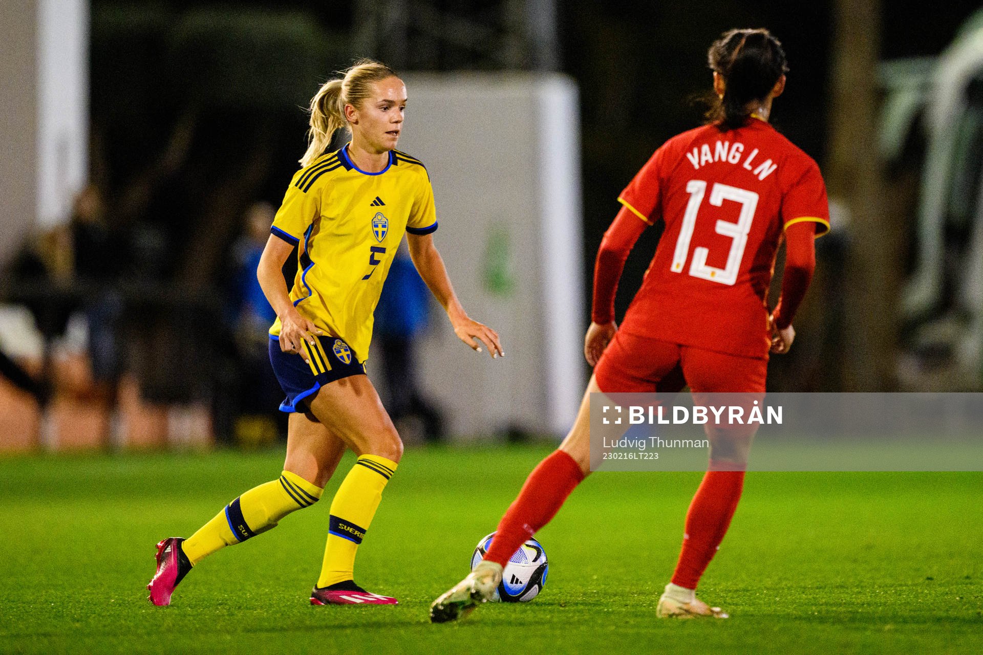 Hanna Lundkvist of Sweden and Yang Lina of China