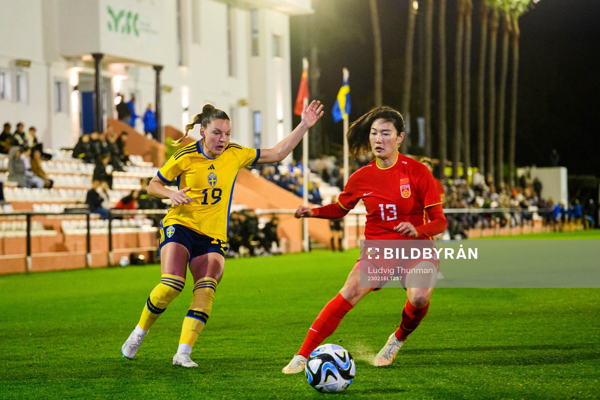 Johanna Rytting Kaneryd of Sweden and Yang Lina of China