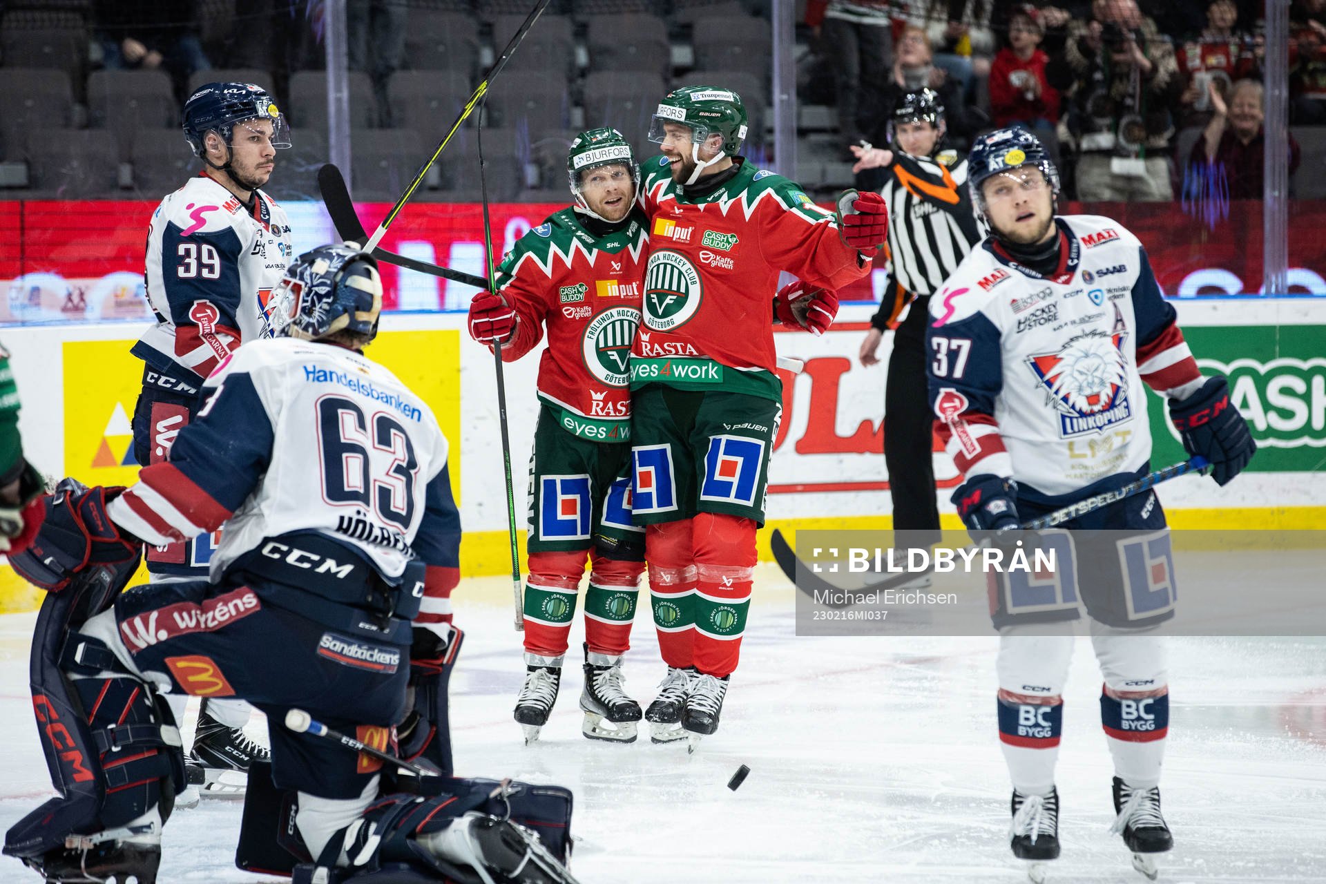 Frölundas Ryan Lasch jublar med Anders Grönlund