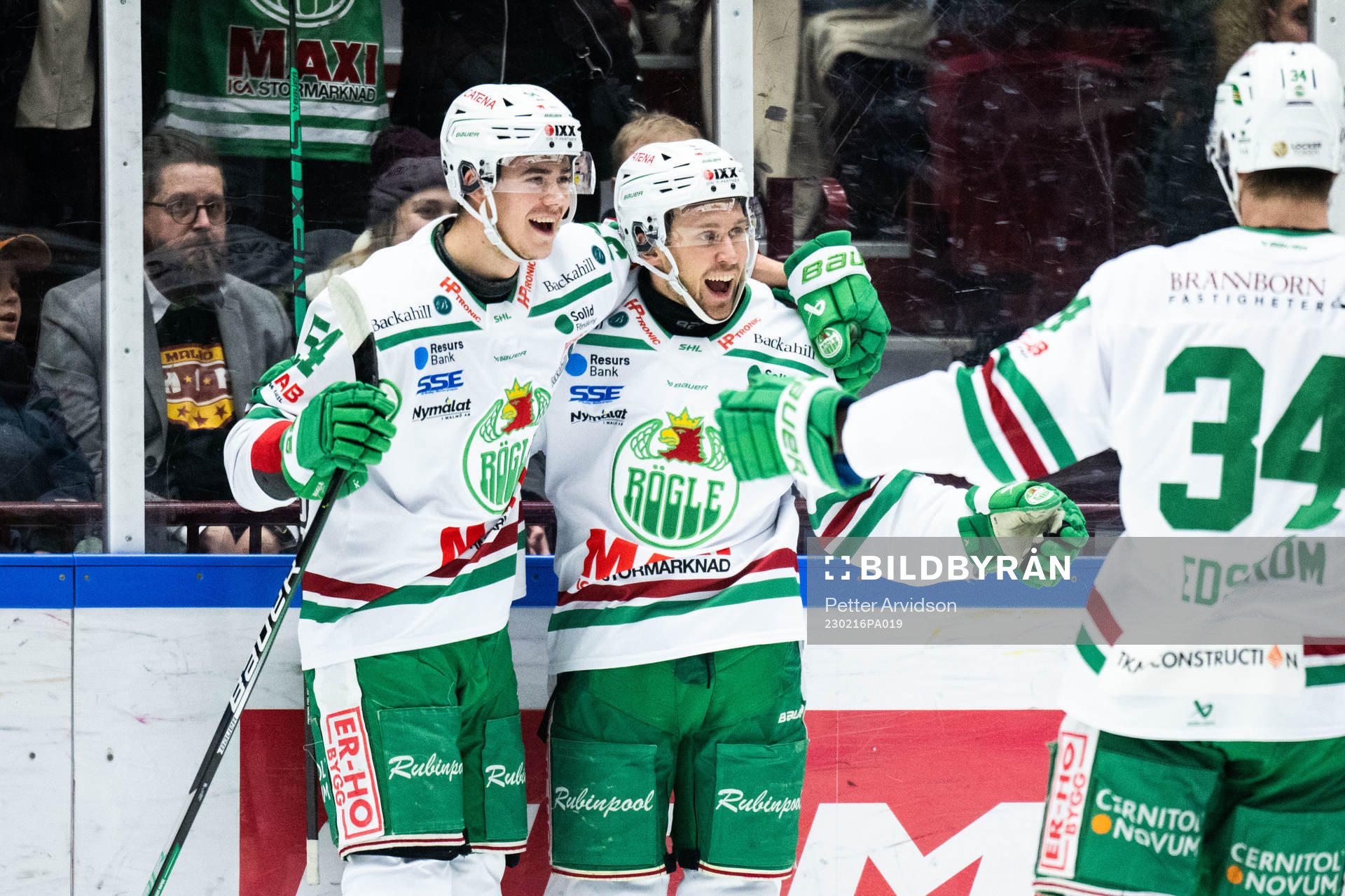 Rögles William Wallinder och Michael Kapla jublar