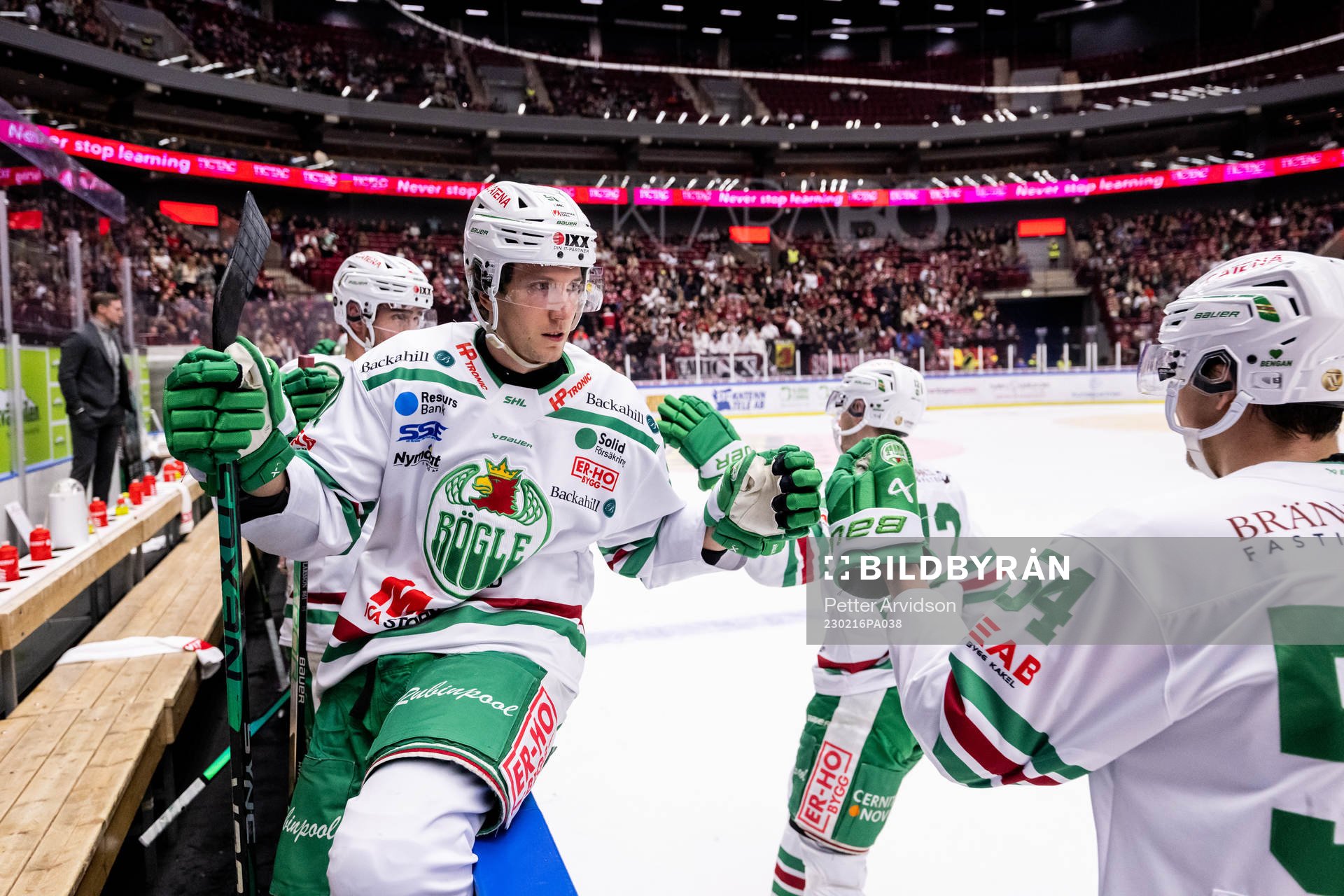 Rögles Adam Tambellini och William Wallinder jublar