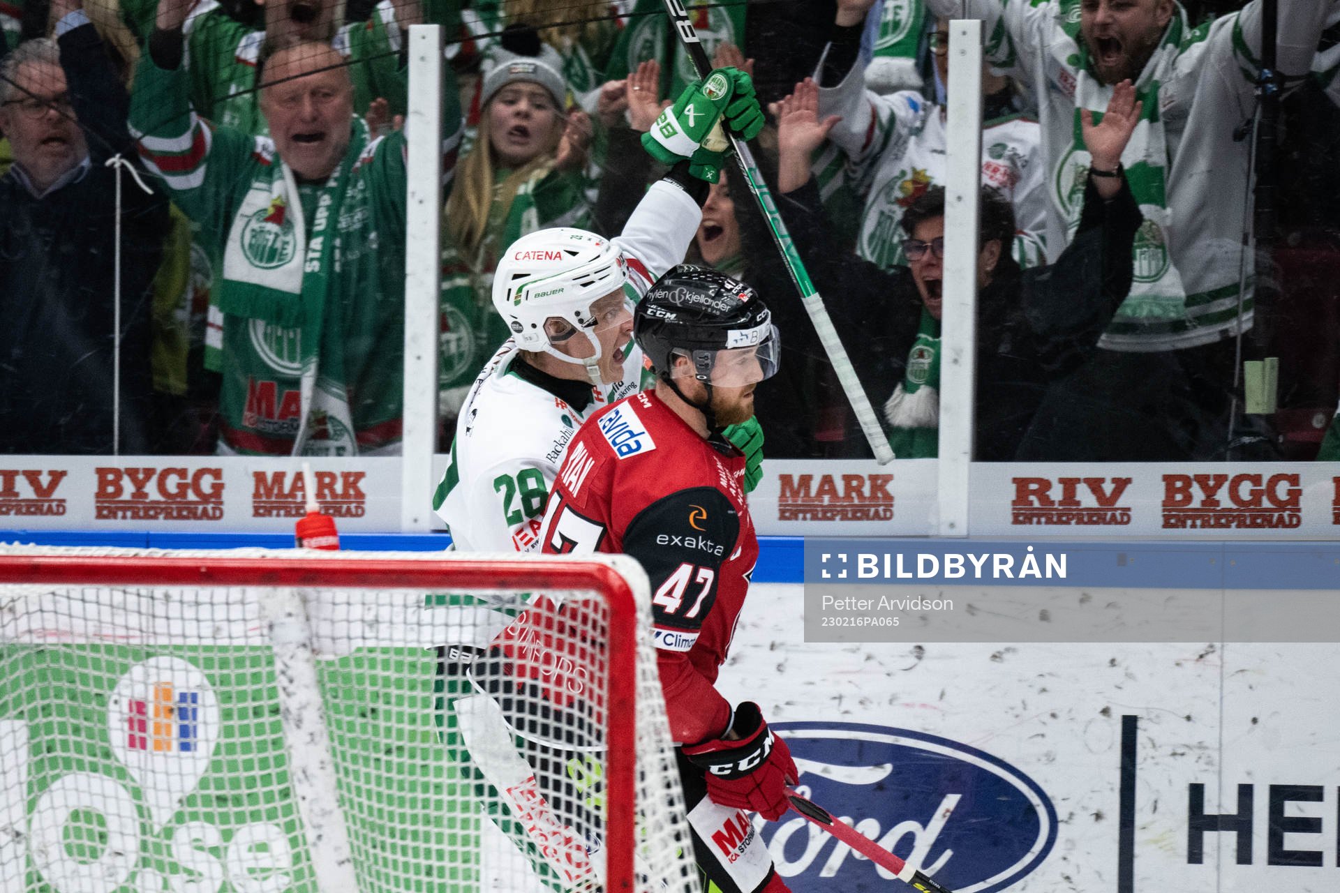 Rögles Anton Bengtsson jublar framför Malmö Redhawks
