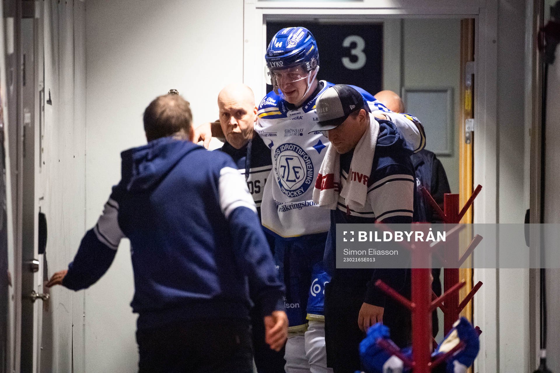 Leksands Carter Ashton har ont och lämnar isen
