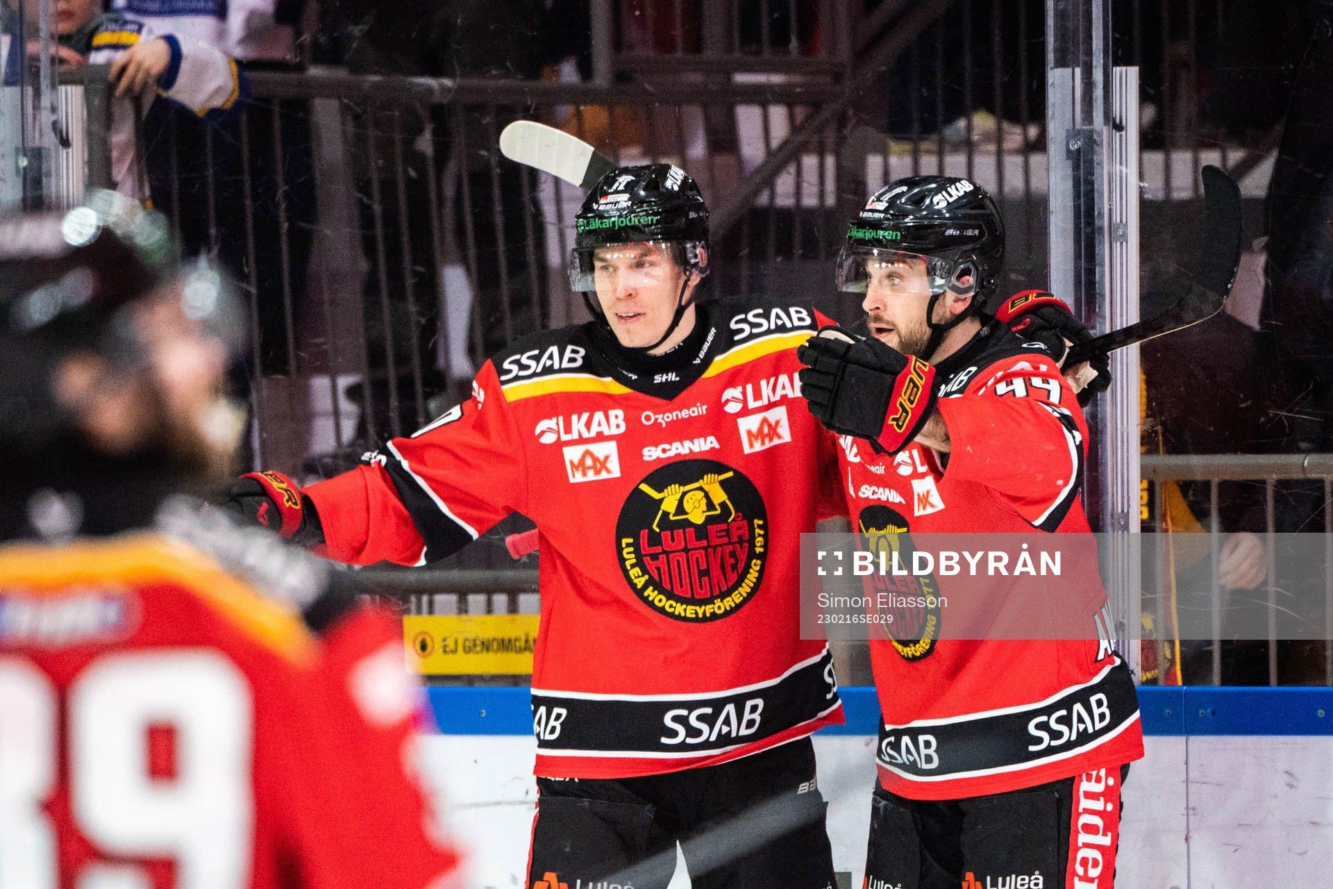 Luleås Luleås Jonathan Andersson jublar med Tomi Sallinen