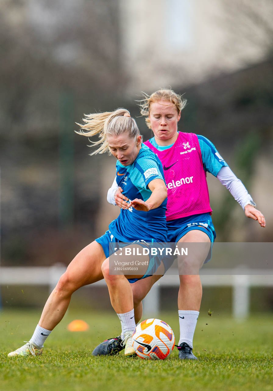 Thea Bjelde and Julie Blakstad of the Norwegian women's