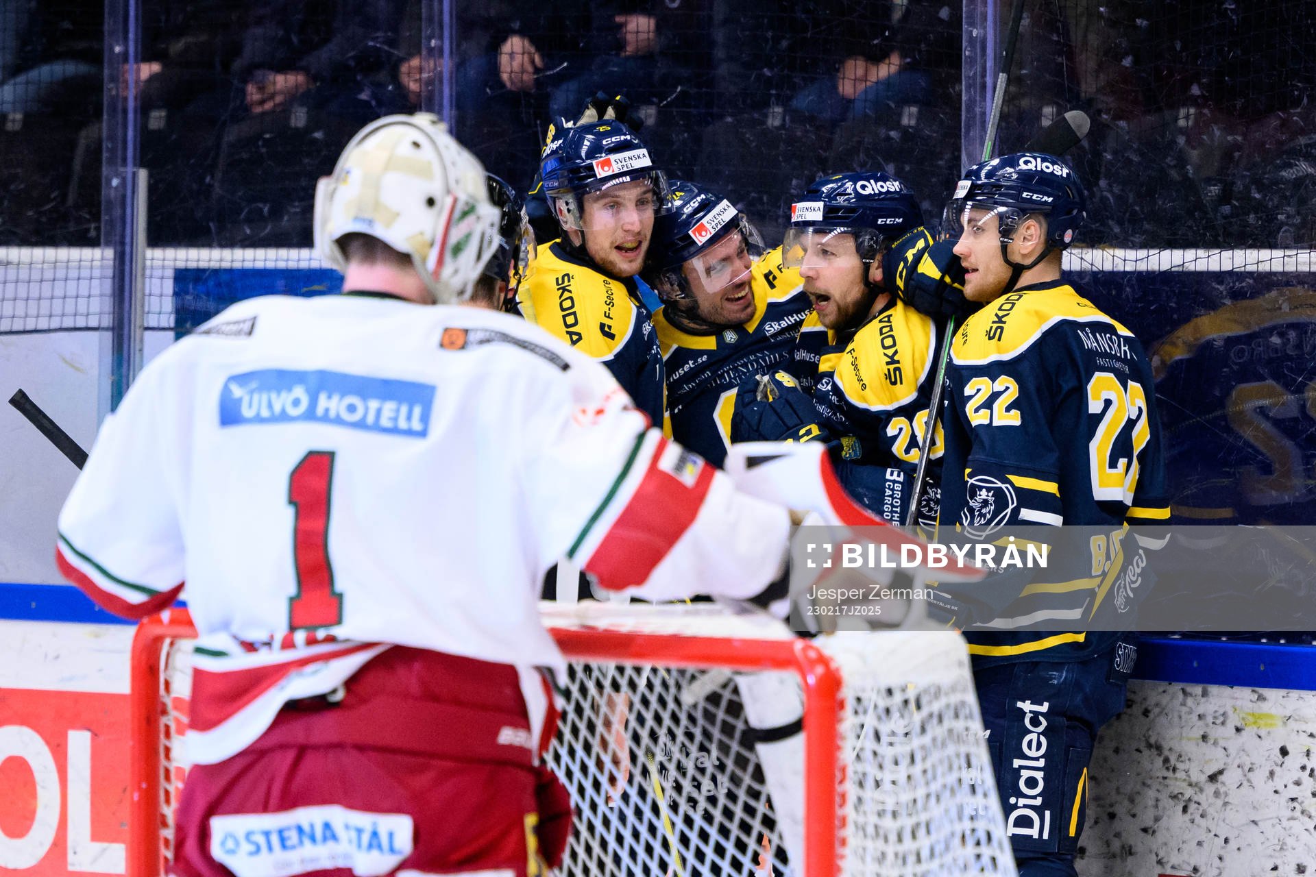Södertäljes Emil Alba jublar