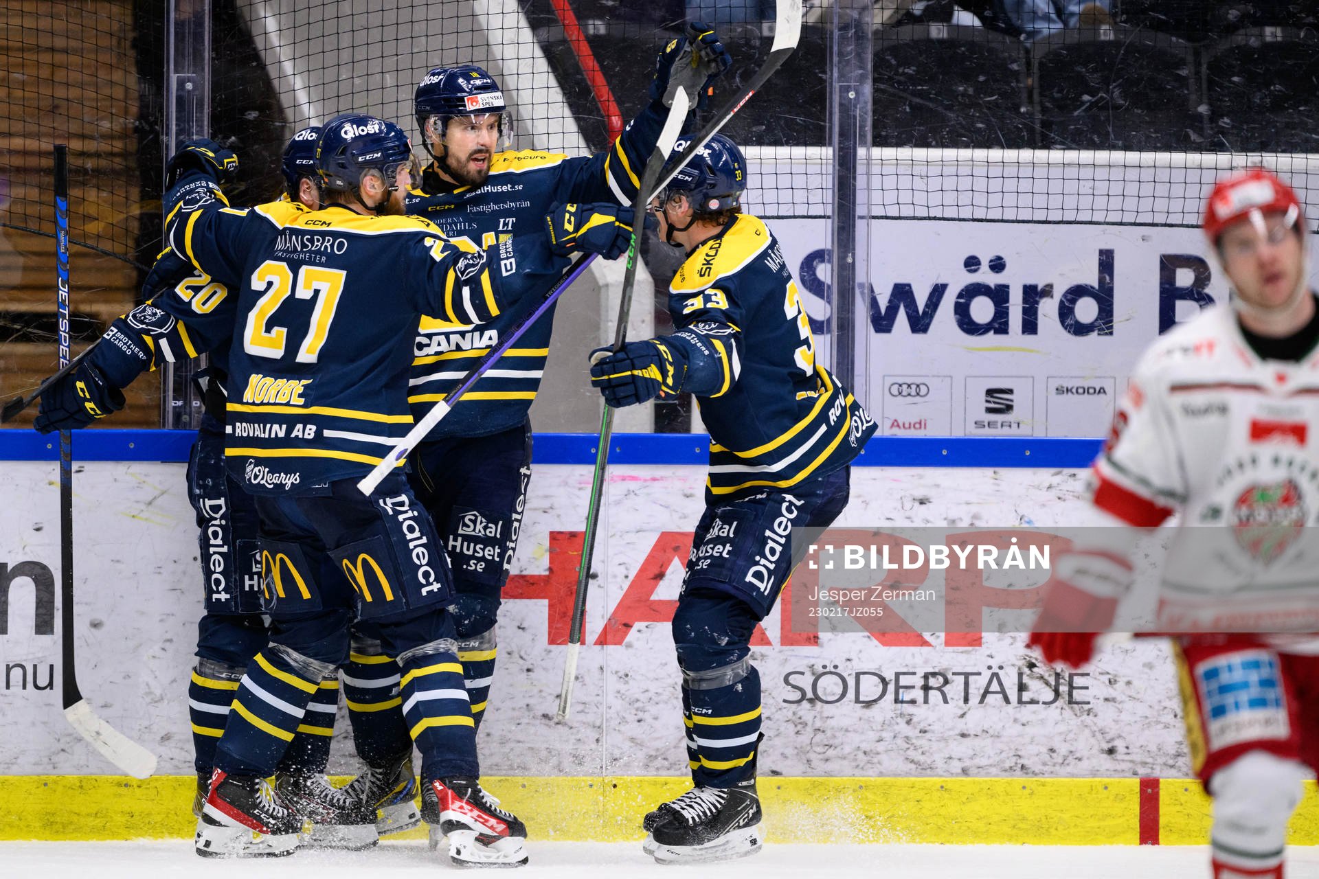 Södertäljes Linus Videll jublar