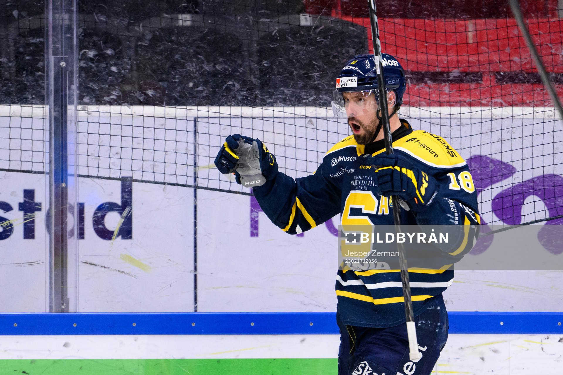 Södertäljes Linus Videll jublar