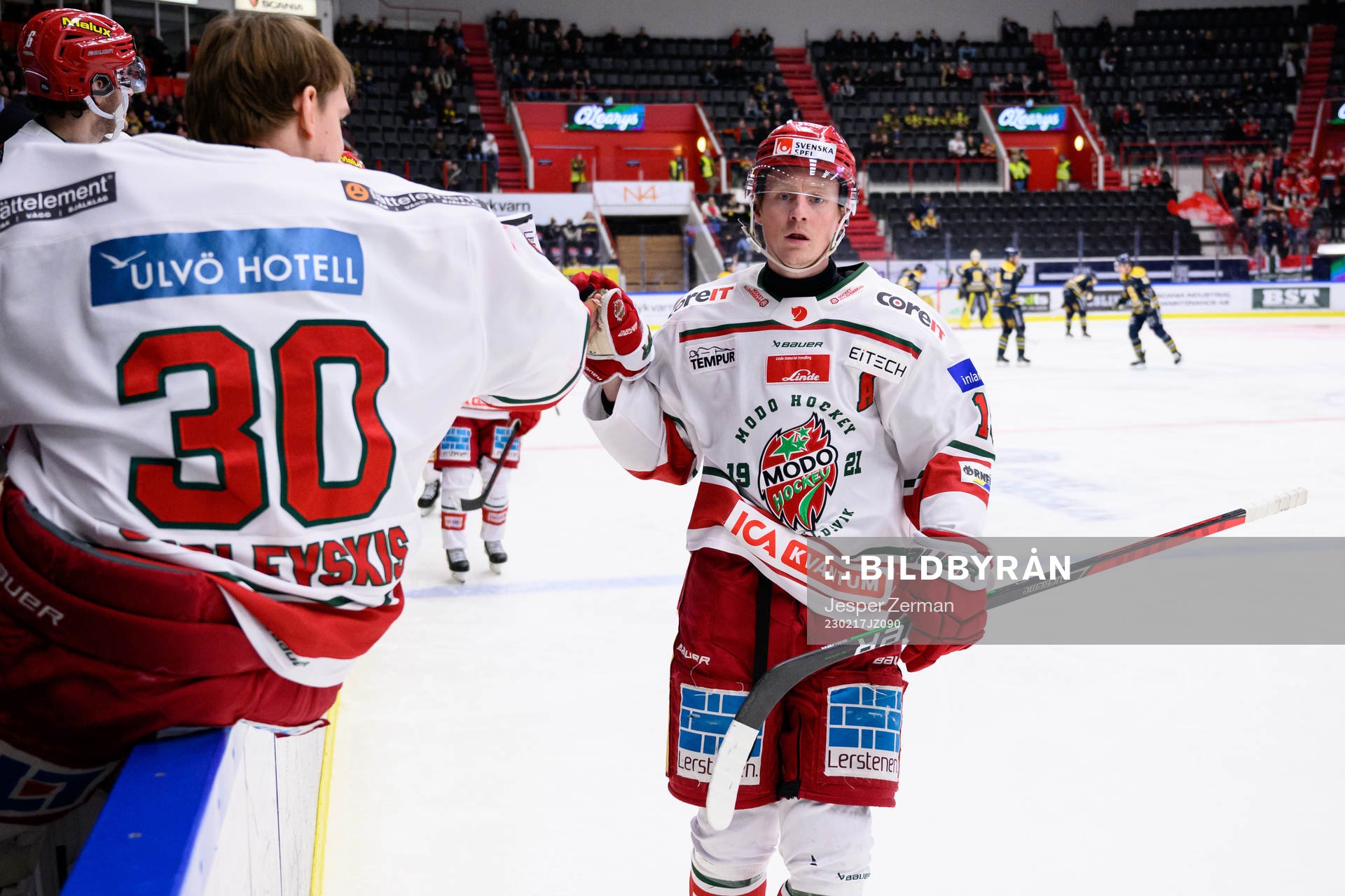 Modos Erik Karlsson jublar