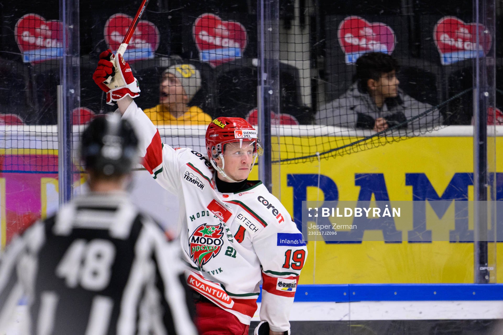 Modos Erik Karlsson jublar