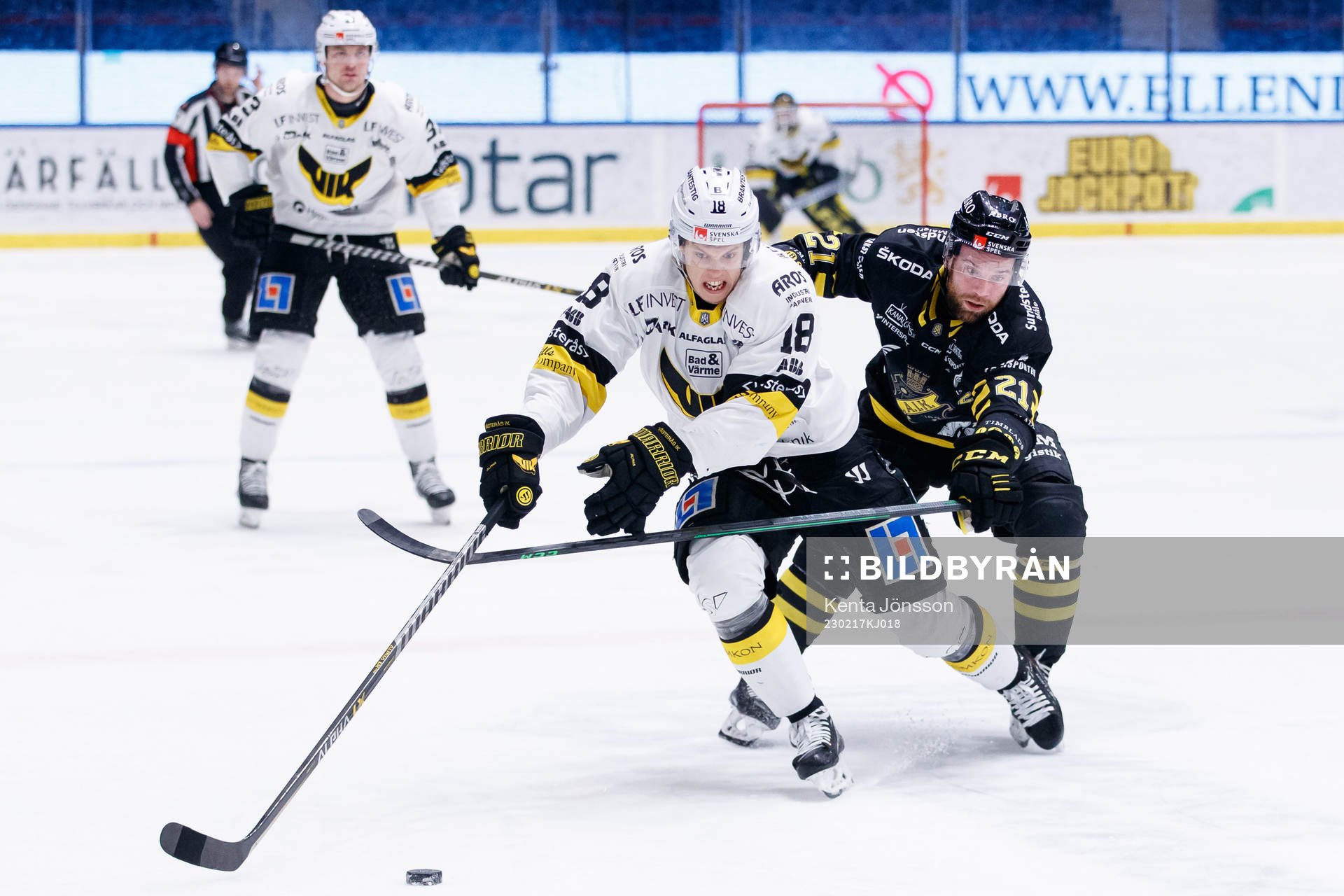 Västerås Emil Aronsson och AIKs Christian Sandberg