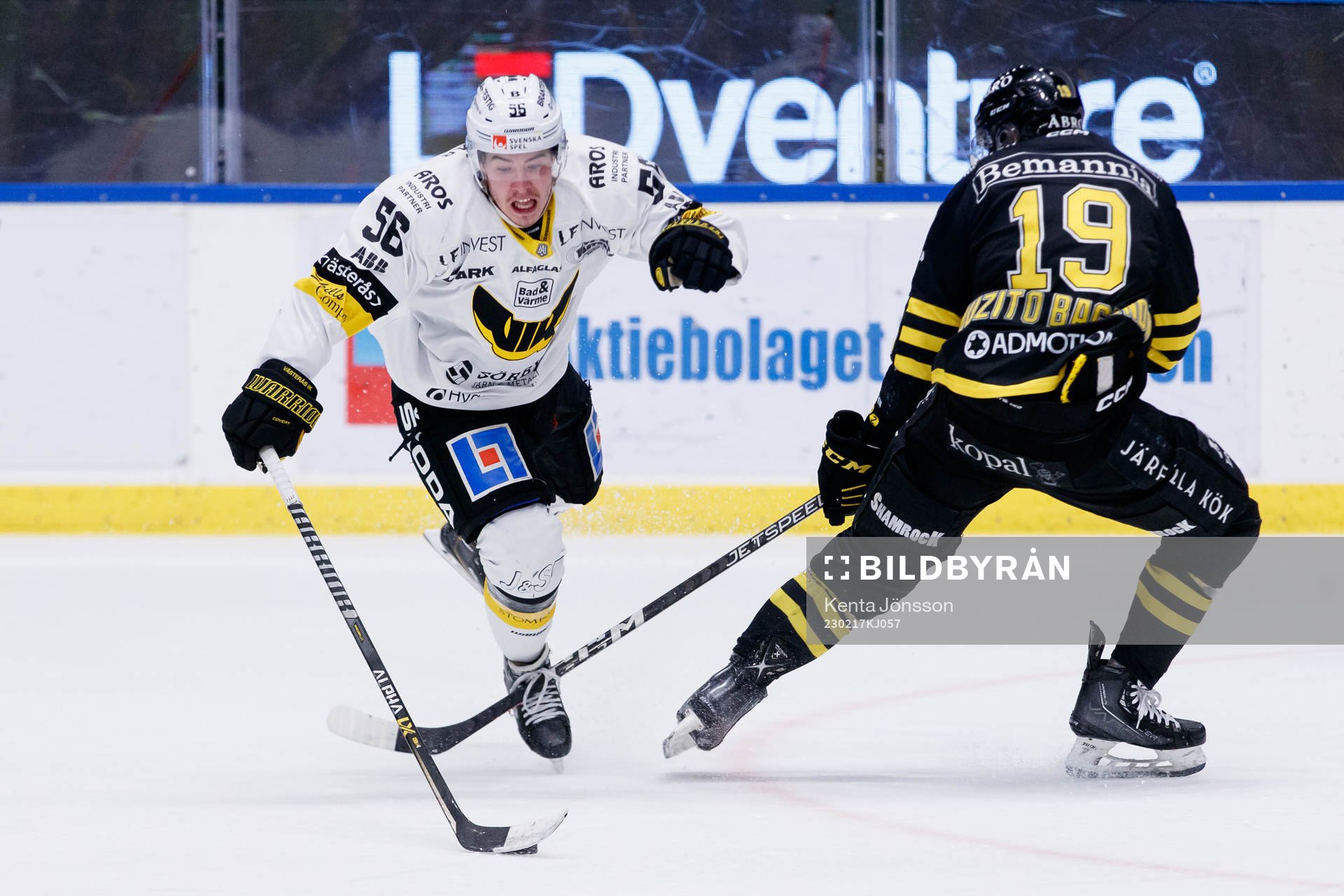 Västerås Alexander Lunsjö och AIKs Daniel Muzito-Bagenda
