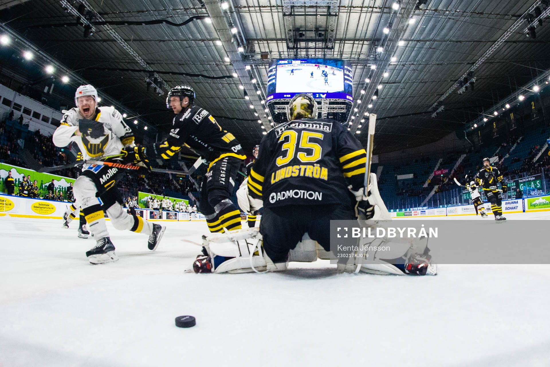s målvakt Niklas Lundström