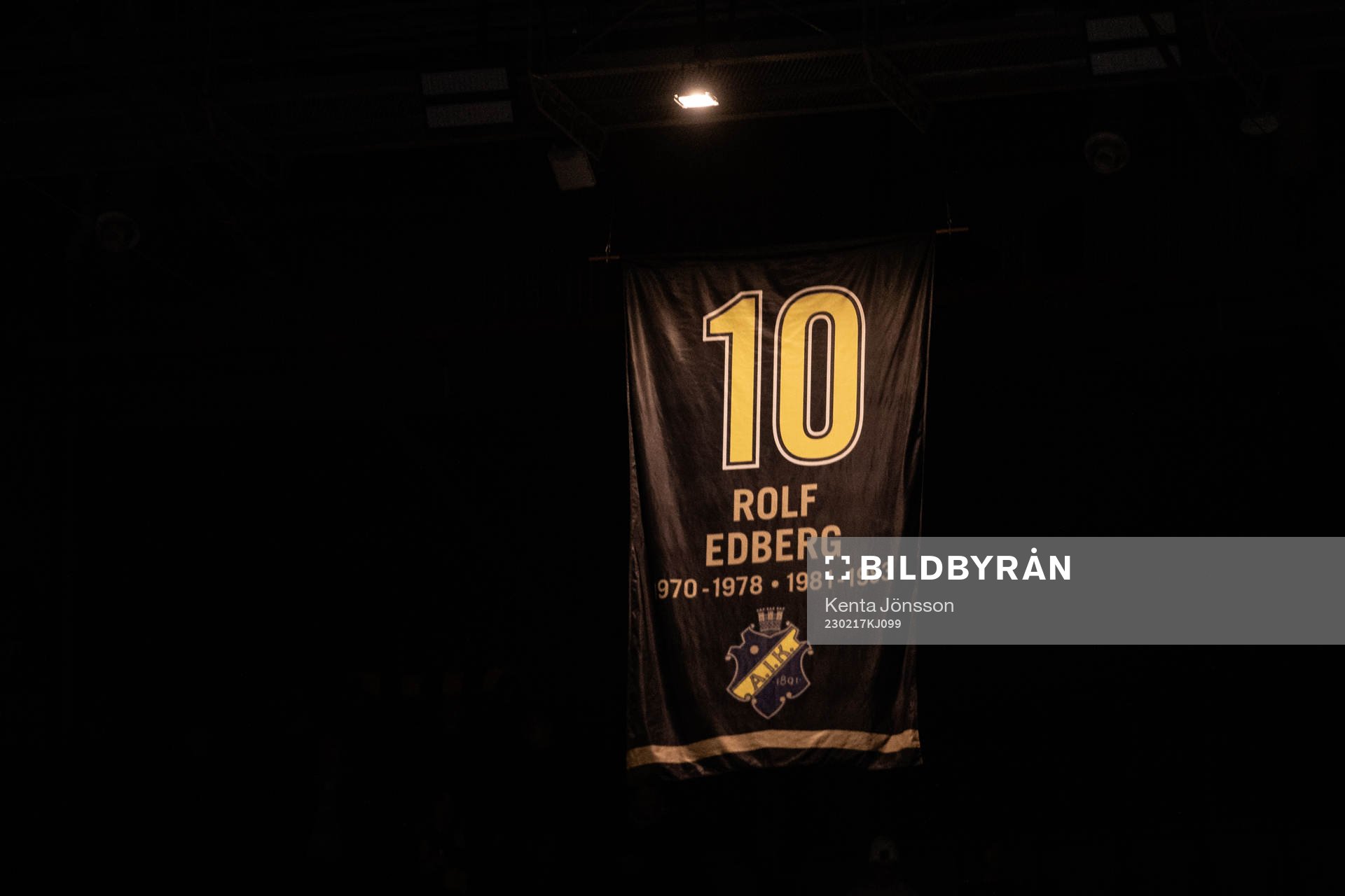 Vepa med Rolf Edberg i taket på Hovet