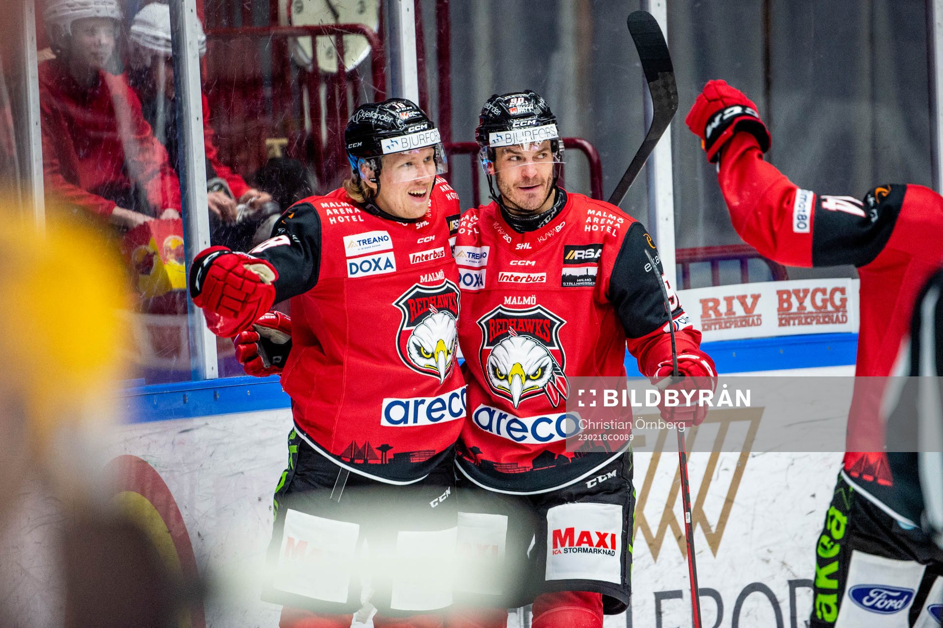 Malmö Redhawks Marcus Sylvegård och Lance Bouma jublar