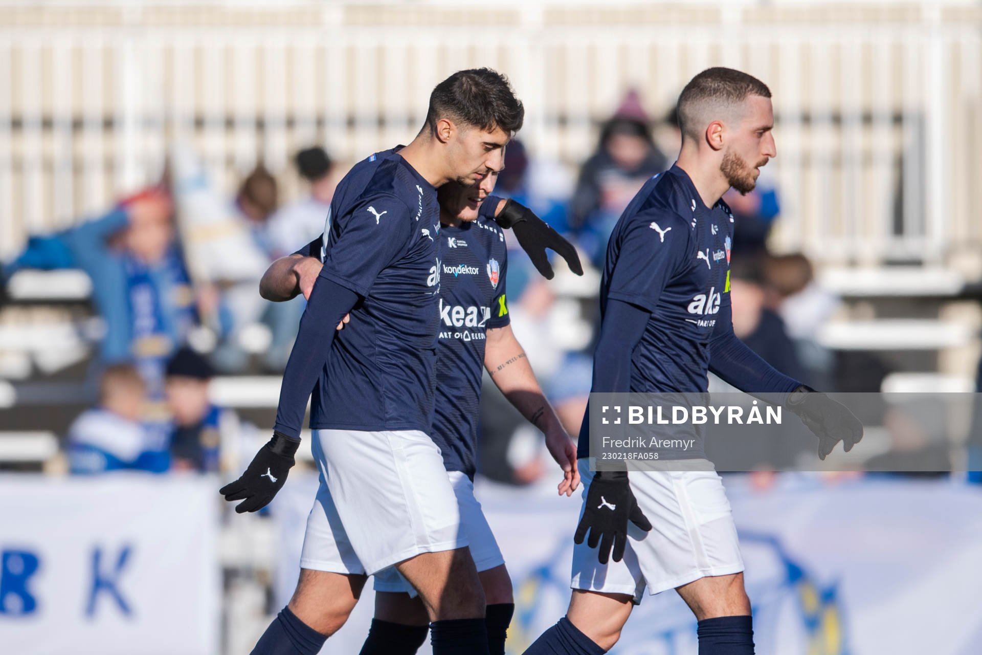 Helsingborgs Amar Muhsin jublar tillsammans med Philip Rejnhold under matchen i Svenska Cupen mellan Onsala och Helsingborg den 18 februari 2023 i Onsala.