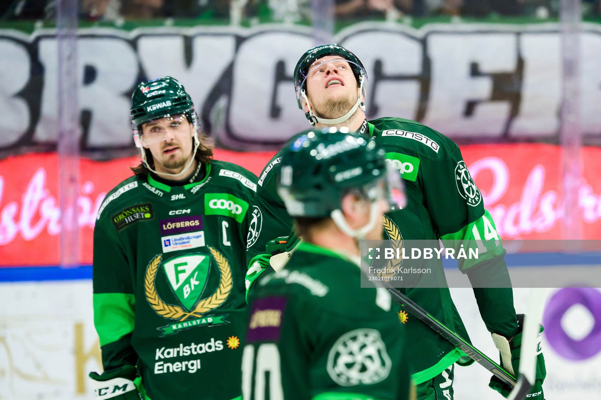 Färjestads Linus Johansson och Victor Ejdsell deppar