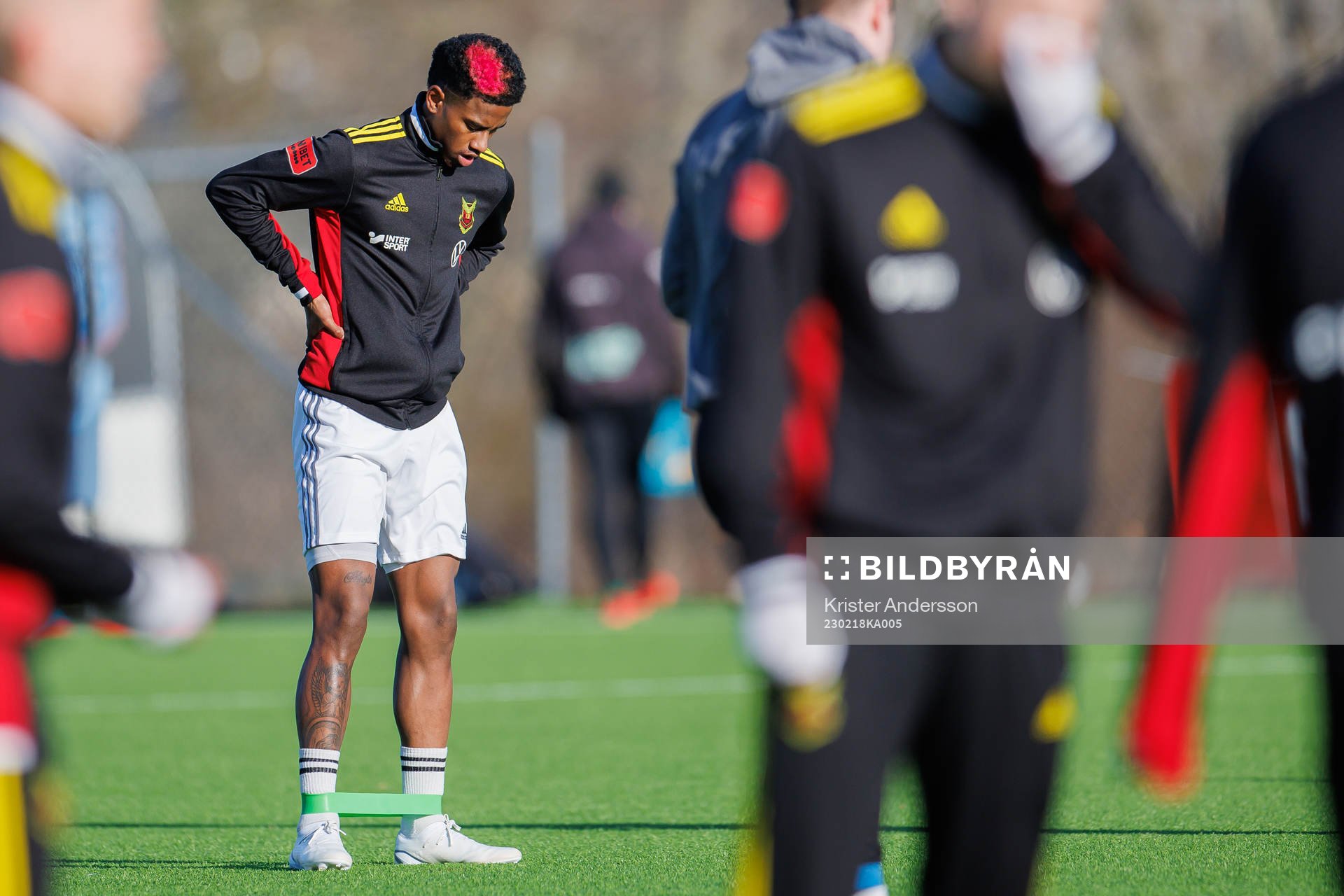 Östersunds Chovanie Amatkarijo före fotbollsmatchen i