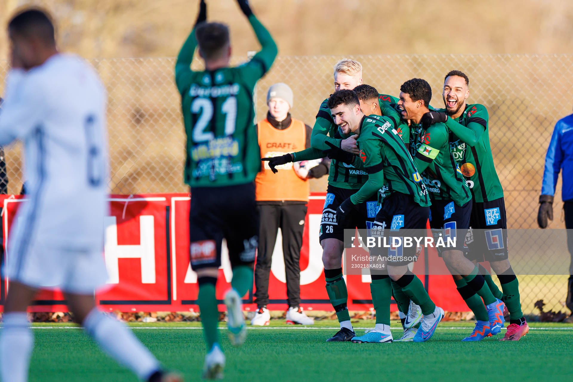 Varbergs spelare jublar efter 1-0 under fotbollsmatchen i Svenska Cupen mellan Varberg och Östersund den 18 februari 2023 i Varberg.