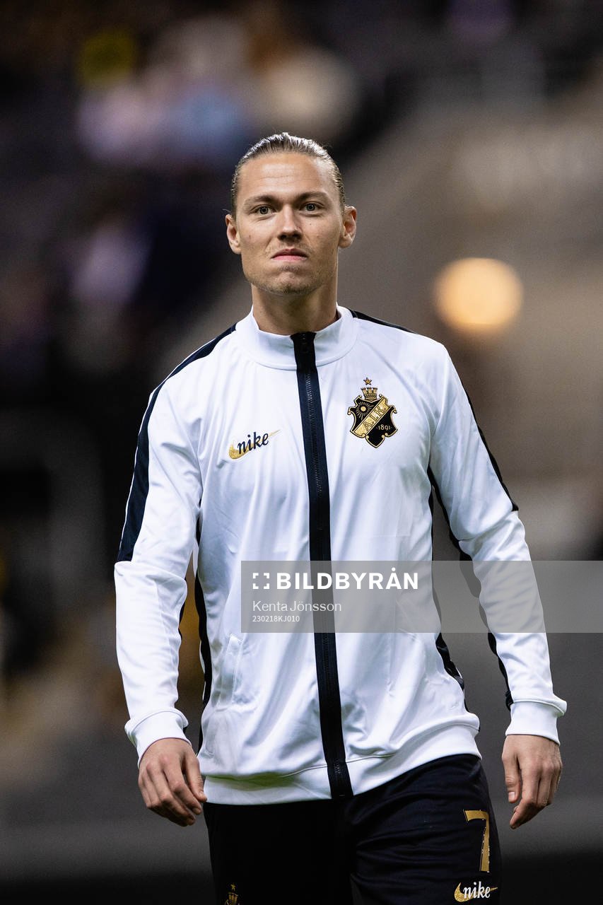 s Viktor Fischer