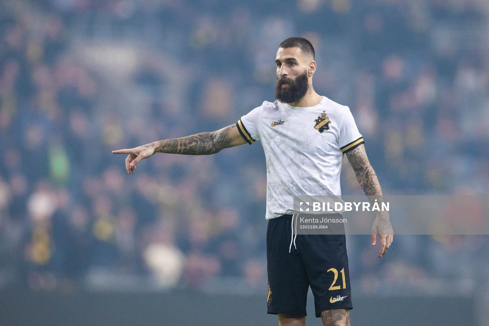 s Jimmy Durmaz gestikulerar