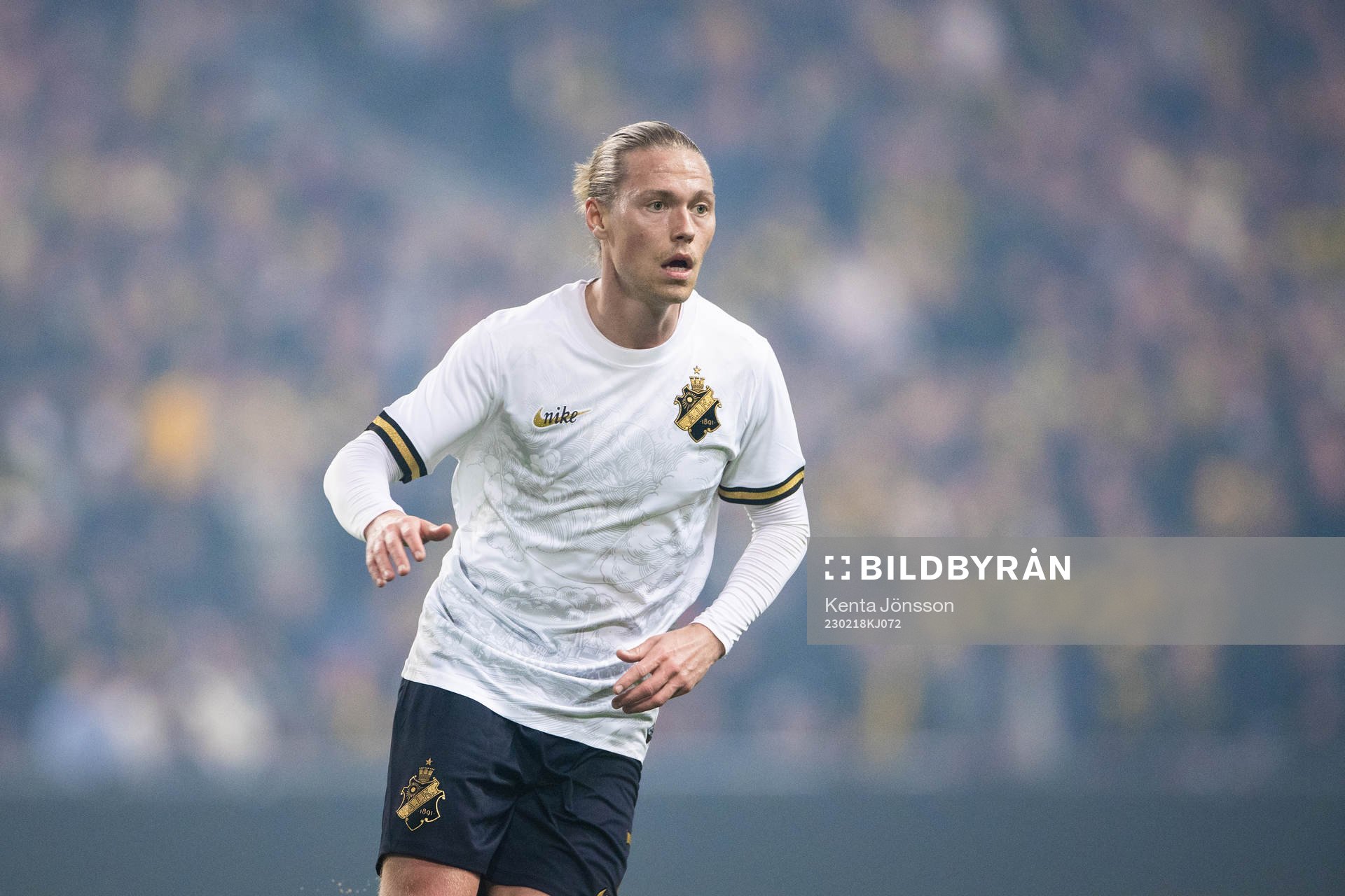s Viktor Fischer