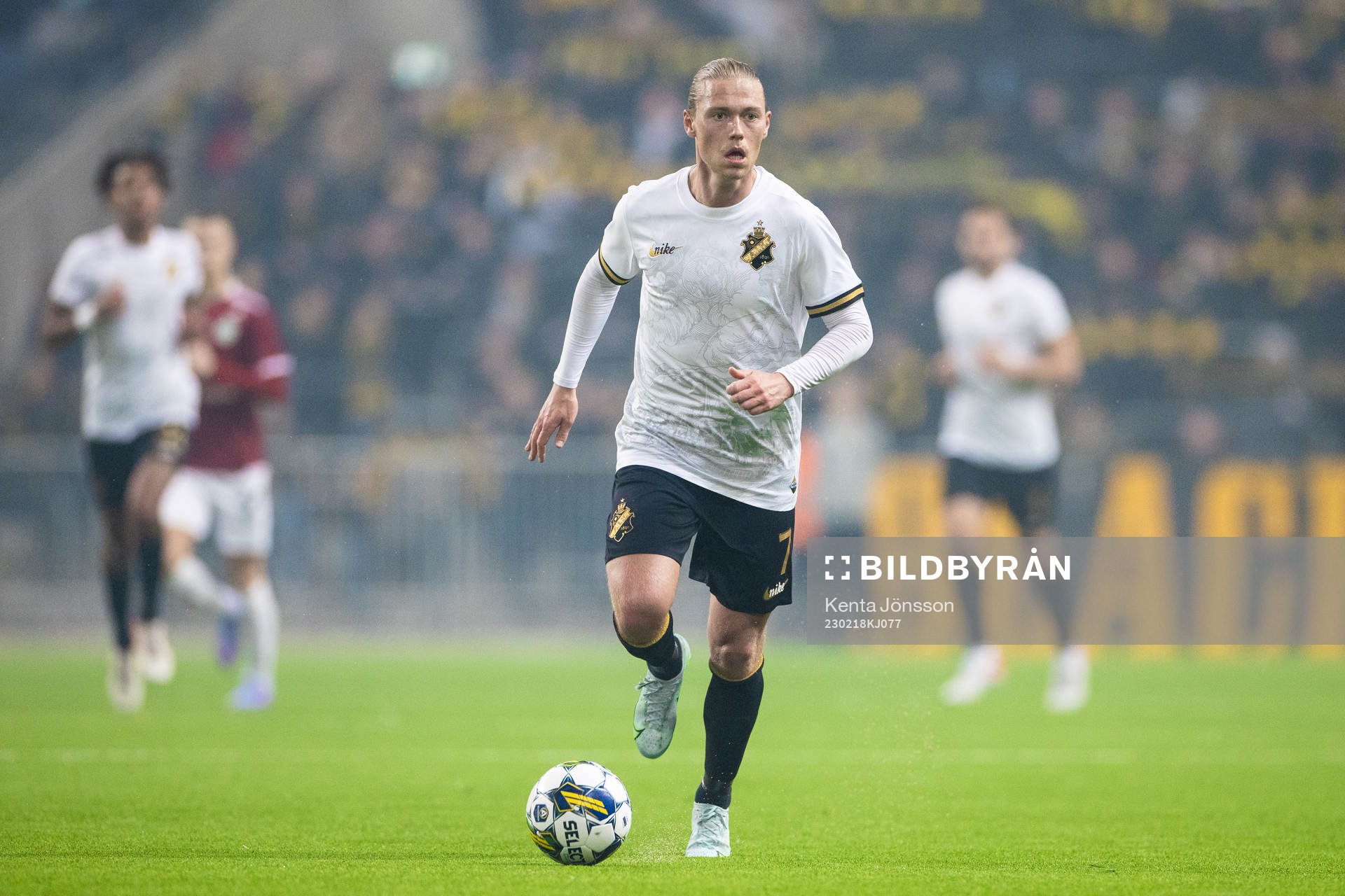 s Viktor Fischer