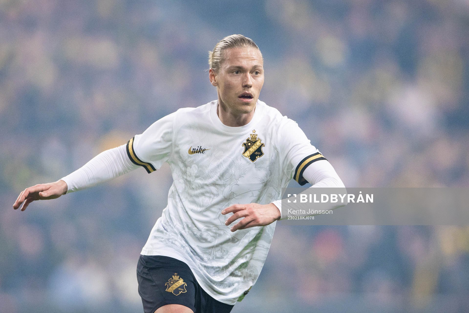 s Viktor Fischer