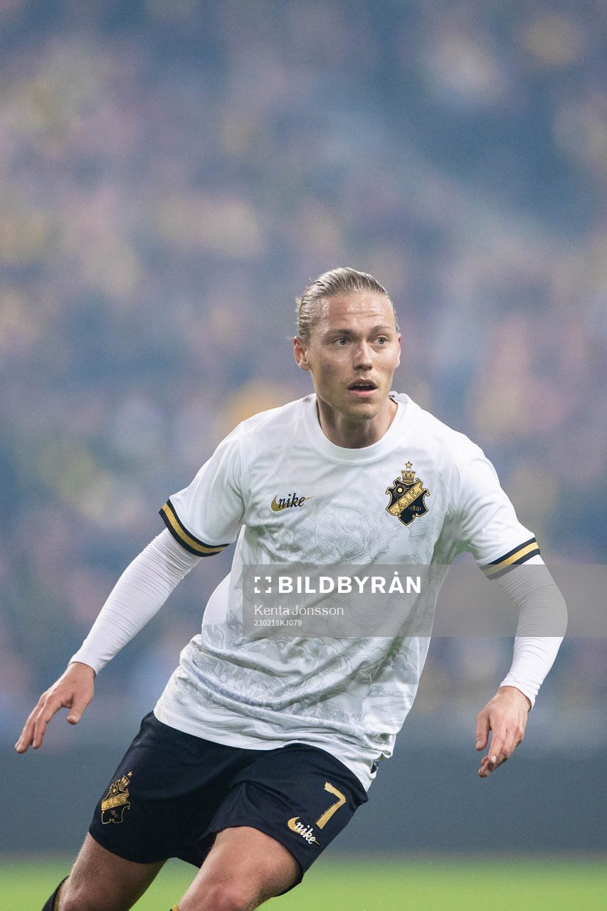 s Viktor Fischer
