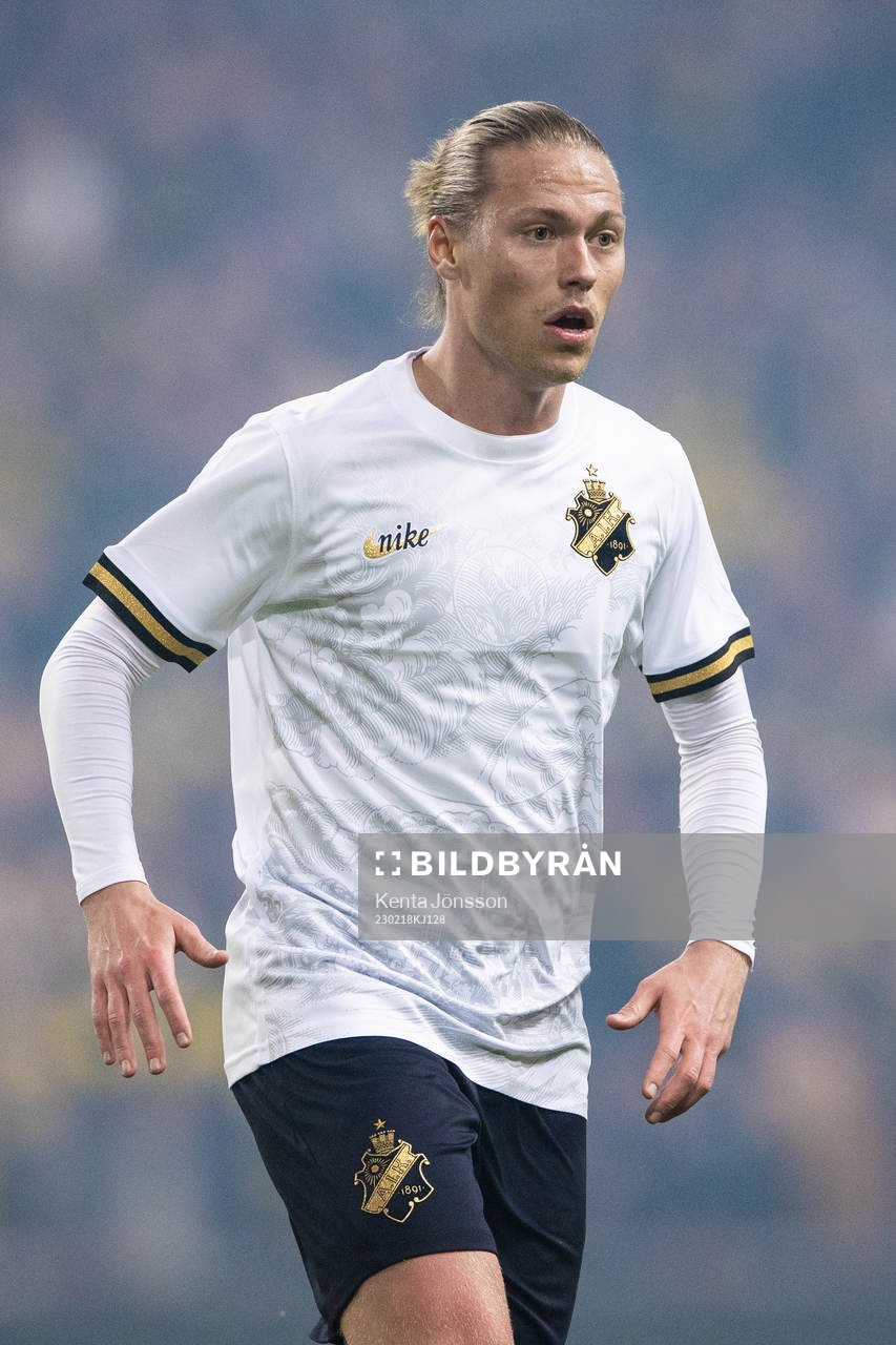s Viktor Fischer